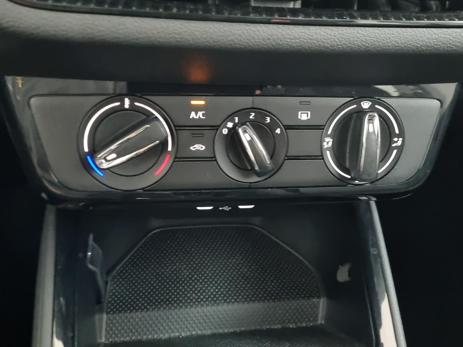 SKODA Fabia 1.0 TSI Selection *5Jahre Garantie*-image-14