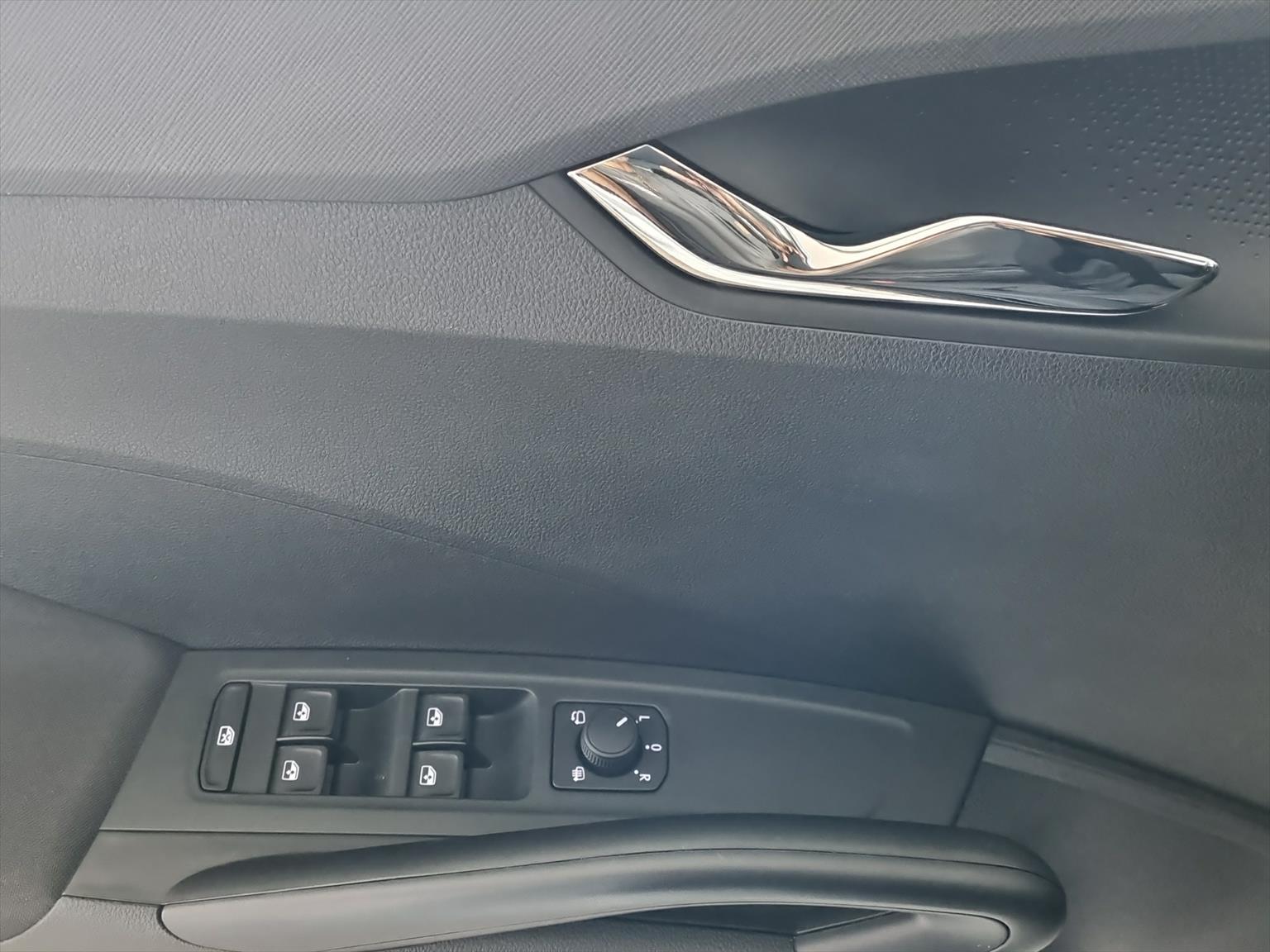 SKODA Fabia 1.0 TSI Selection *5Jahre Garantie*-image-11