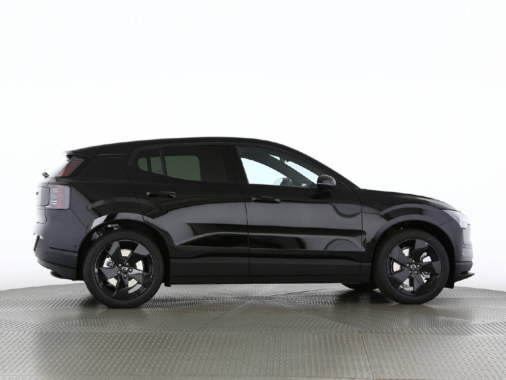 VOLVO EX 30 P8 Twin Ultra Black Edition AWD-image-9