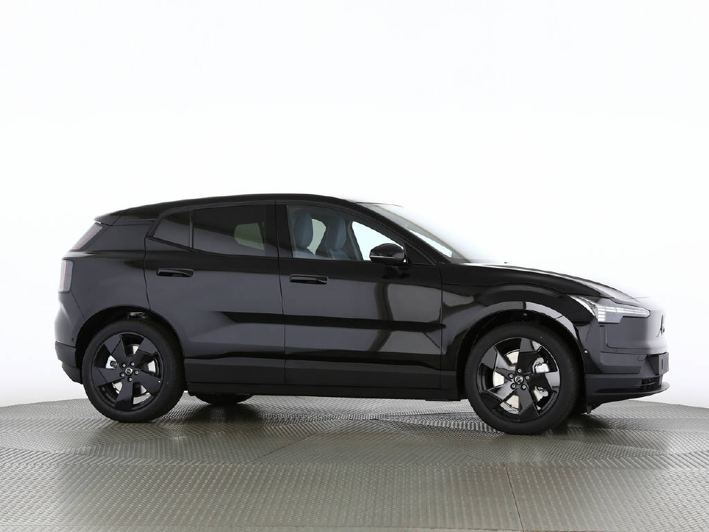 VOLVO EX 30 P8 Twin Ultra Black Edition AWD-image-11