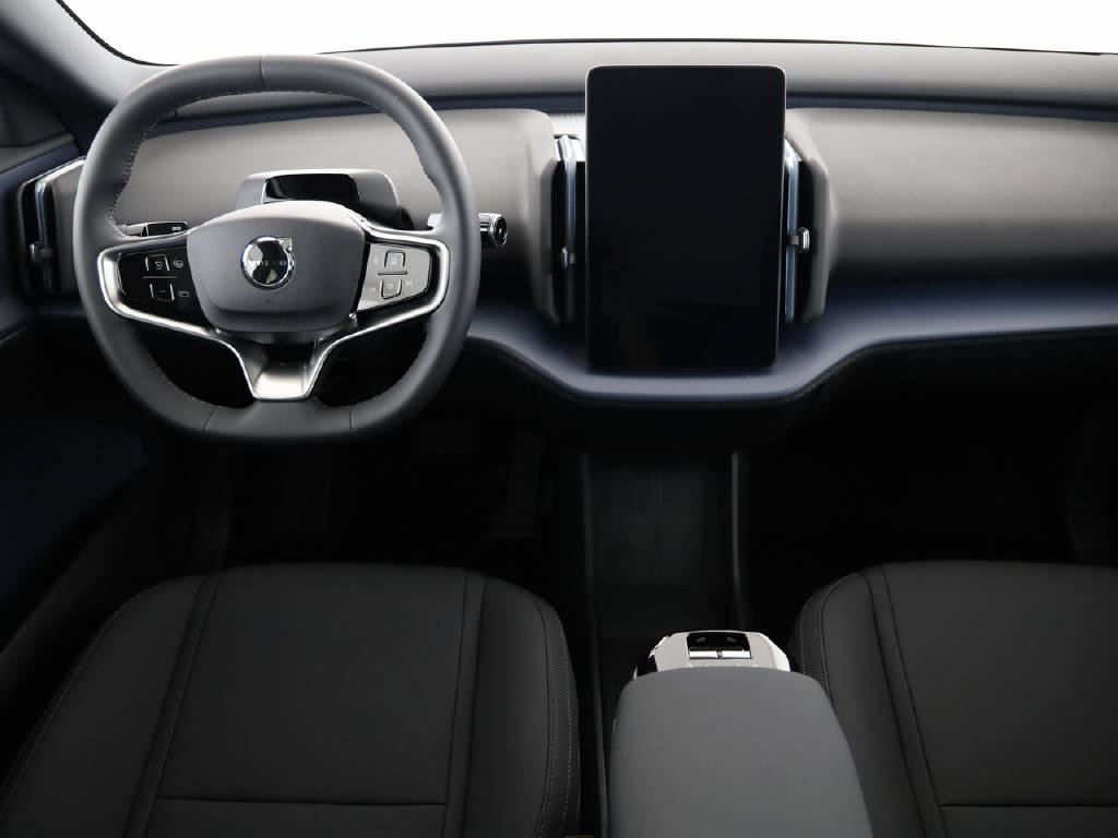 VOLVO EX 30 P8 Twin Ultra Black Edition AWD-image-24