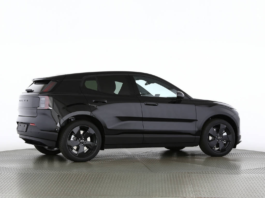 VOLVO EX 30 P8 Twin Ultra Black Edition AWD-image-8