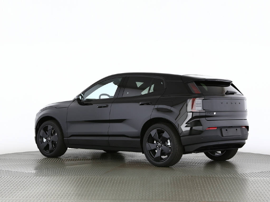 VOLVO EX 30 P8 Twin Ultra Black Edition AWD-image-26