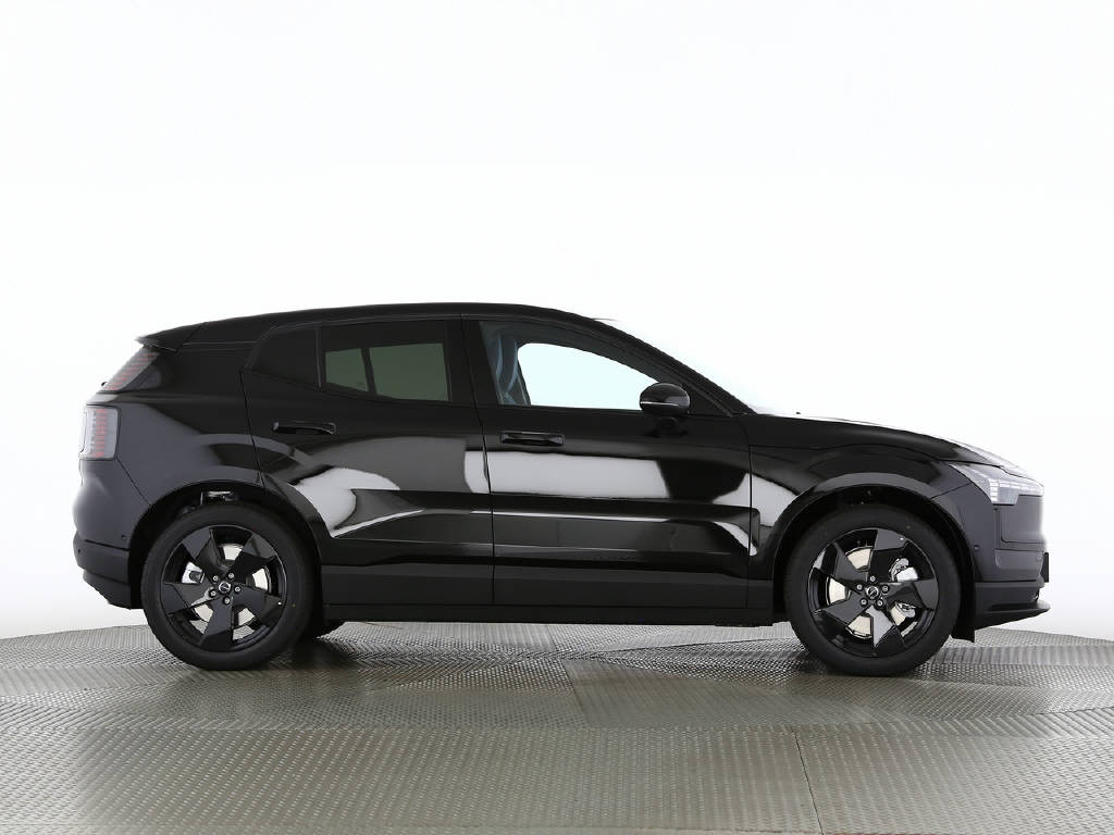 VOLVO EX 30 P8 Twin Ultra Black Edition AWD-image-10