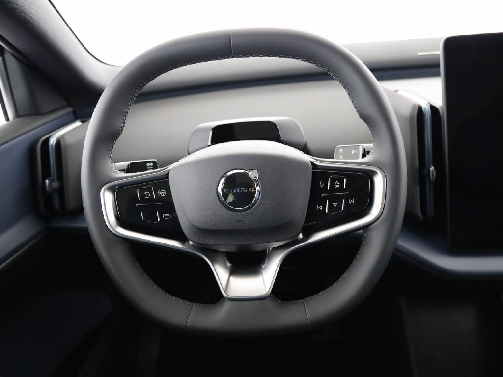 VOLVO EX 30 P8 Twin Ultra Black Edition AWD-image-25
