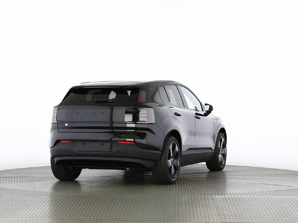 VOLVO EX 30 P8 Twin Ultra Black Edition AWD-image-6