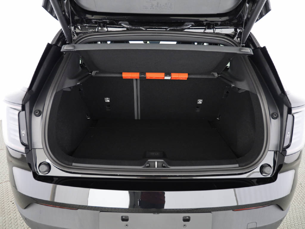 VOLVO EX 30 P8 Twin Ultra Black Edition AWD-image-17