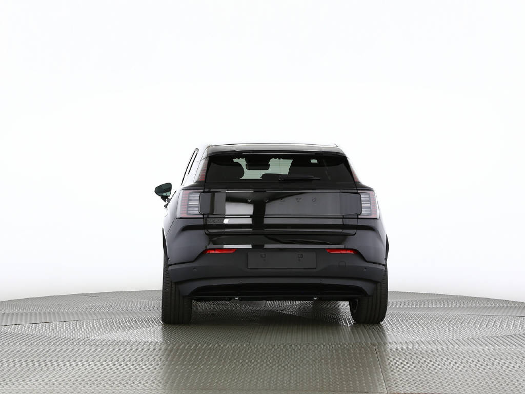 VOLVO EX 30 P8 Twin Ultra Black Edition AWD-image-22