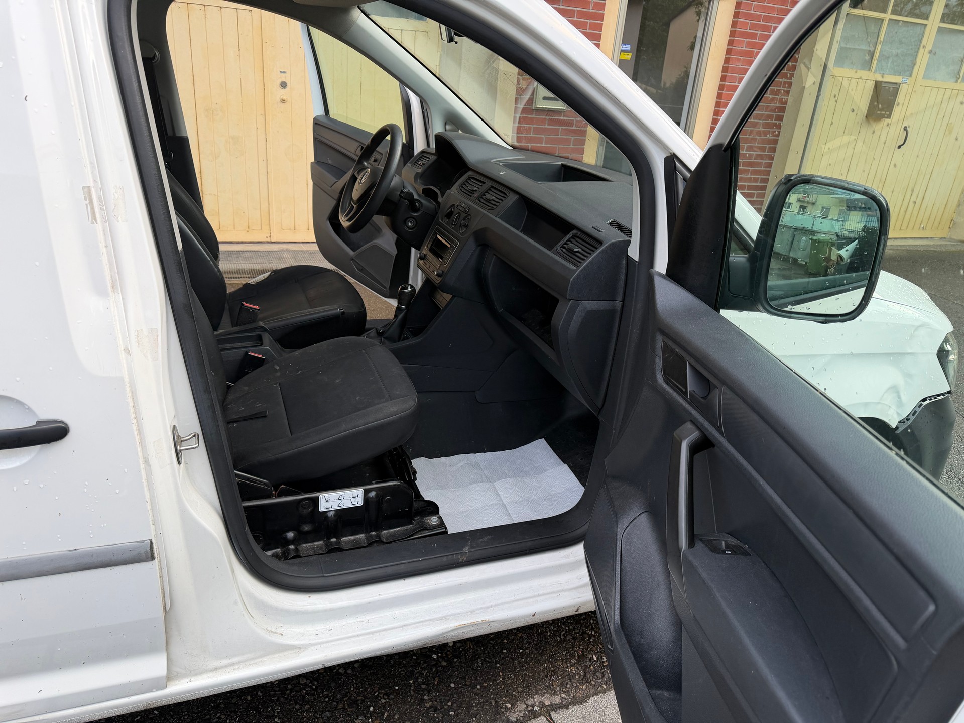 VW Caddy Maxi 1.4TGI BlueMotion Technology-image-11