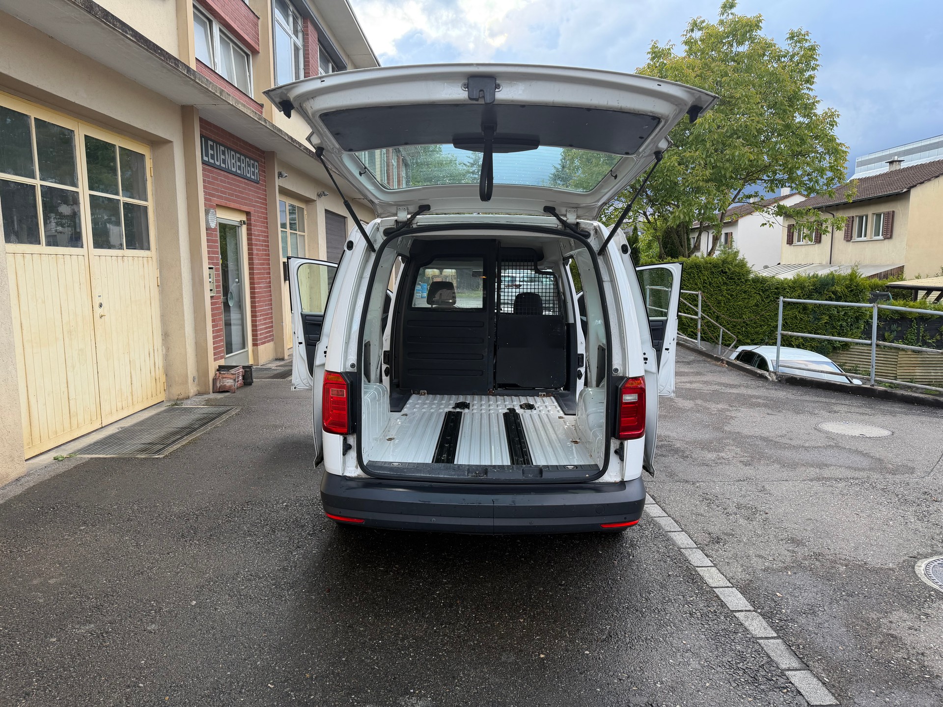 VW Caddy Maxi 1.4TGI BlueMotion Technology-image-8