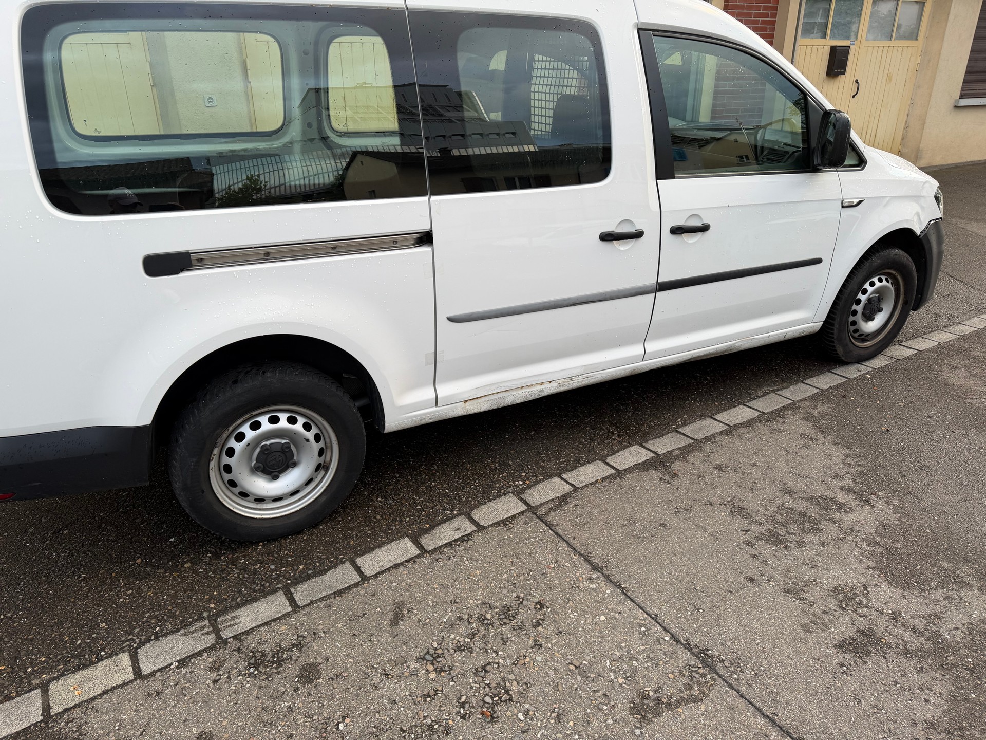 VW Caddy Maxi 1.4TGI BlueMotion Technology-image-4