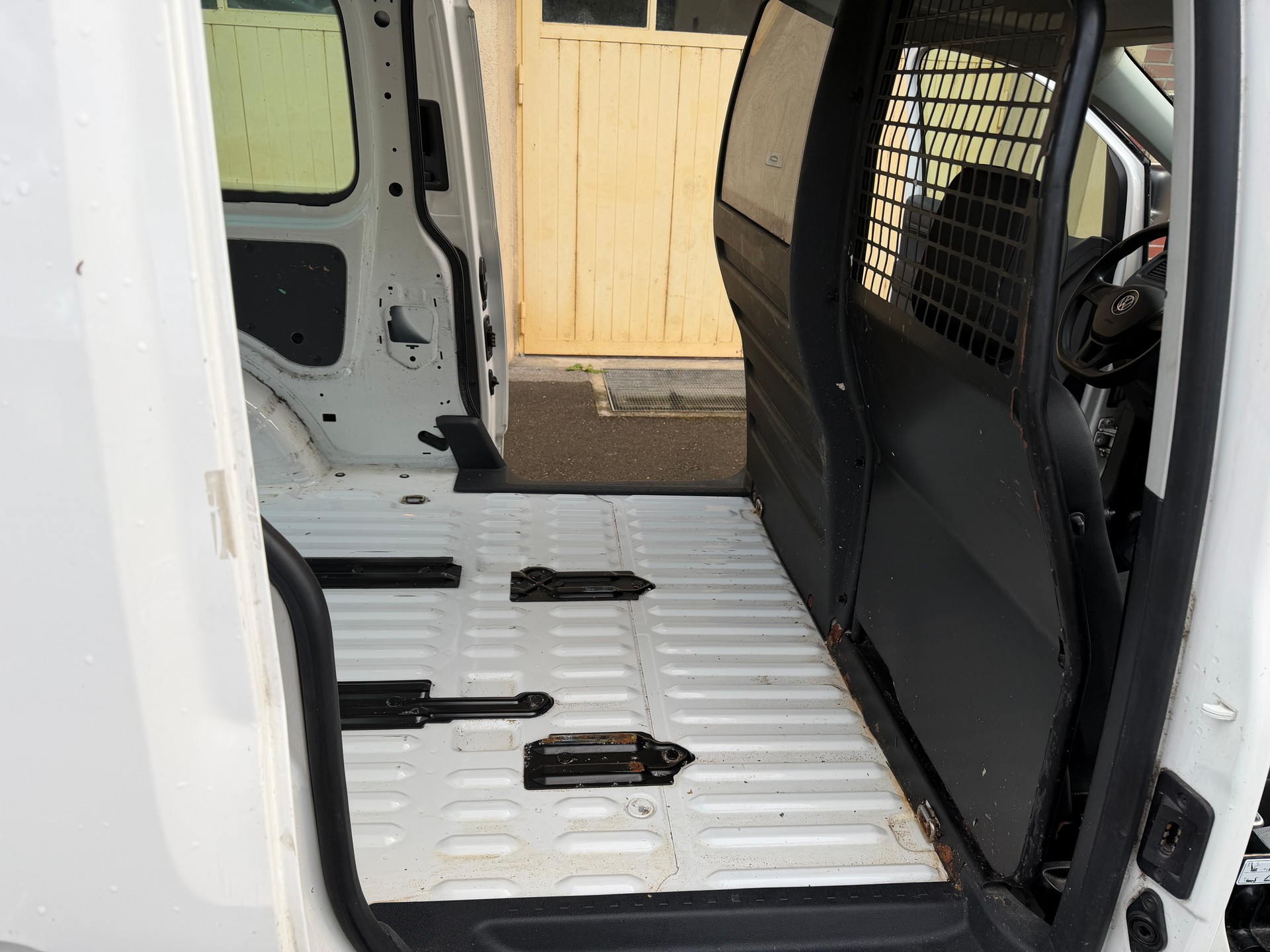 VW Caddy Maxi 1.4TGI BlueMotion Technology-image-12