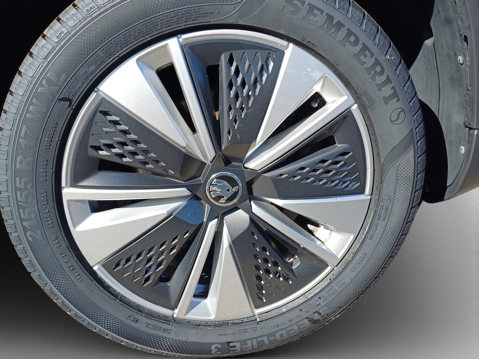 SKODA Karoq 1.0 TSI Ambition-image-13