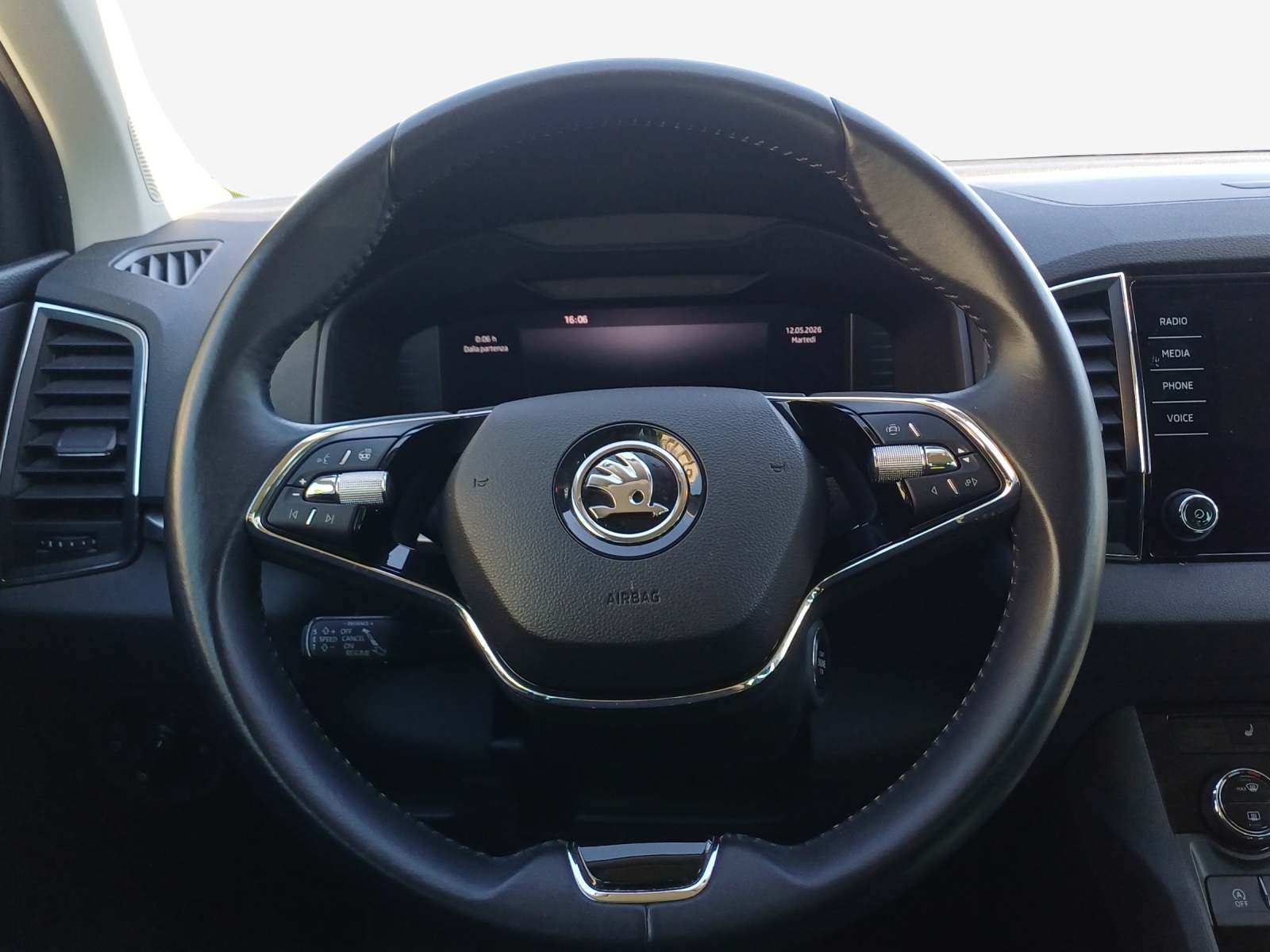 SKODA Karoq 1.0 TSI Ambition-image-9