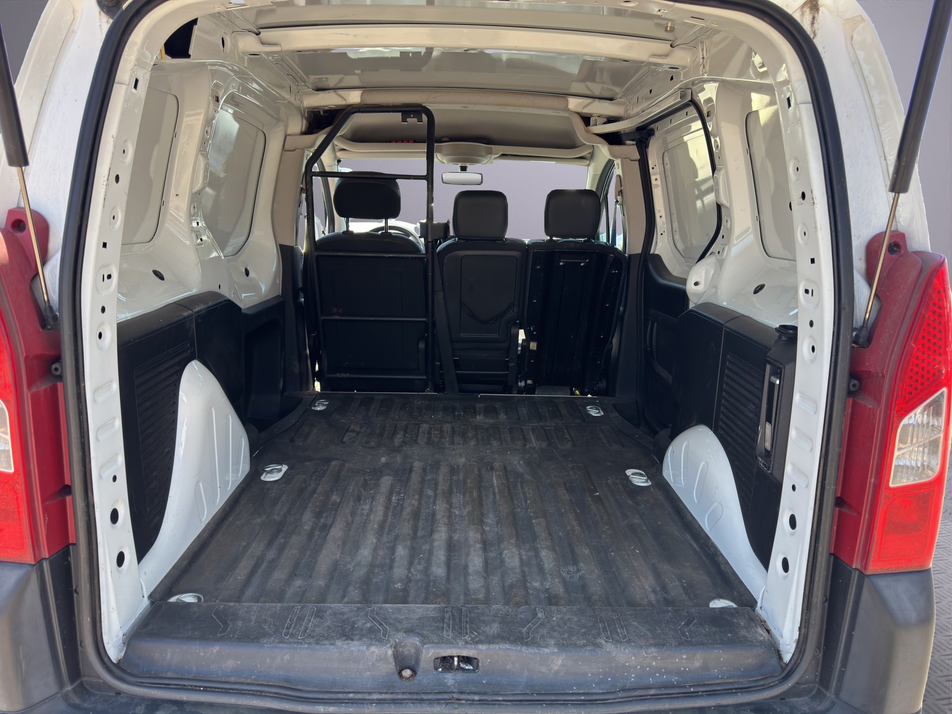 CITROEN Berlingo 1.6HDi 800L Komfort (Confort)-image-10