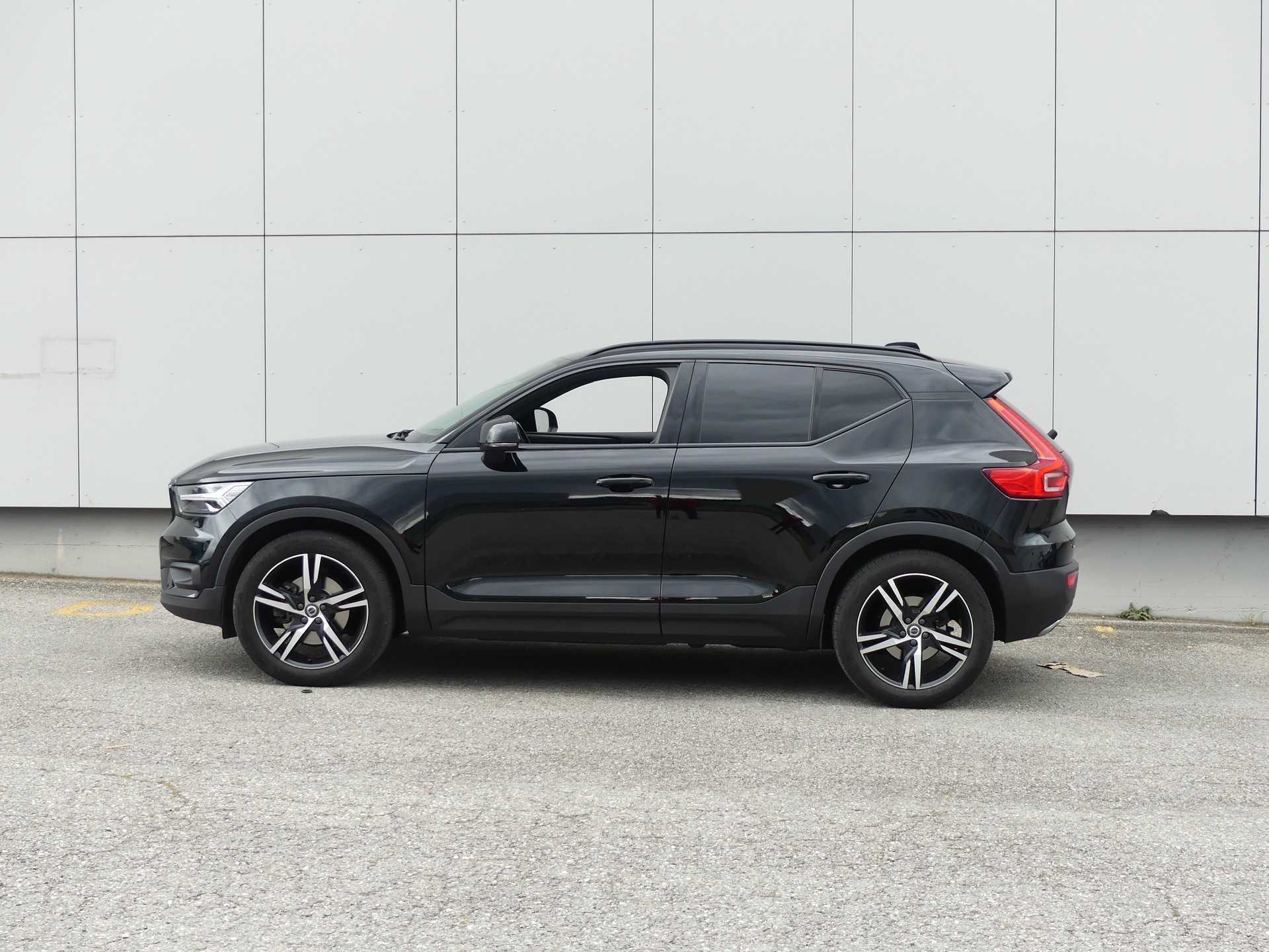 VOLVO XC40 D4 AWD R-Design-image-11