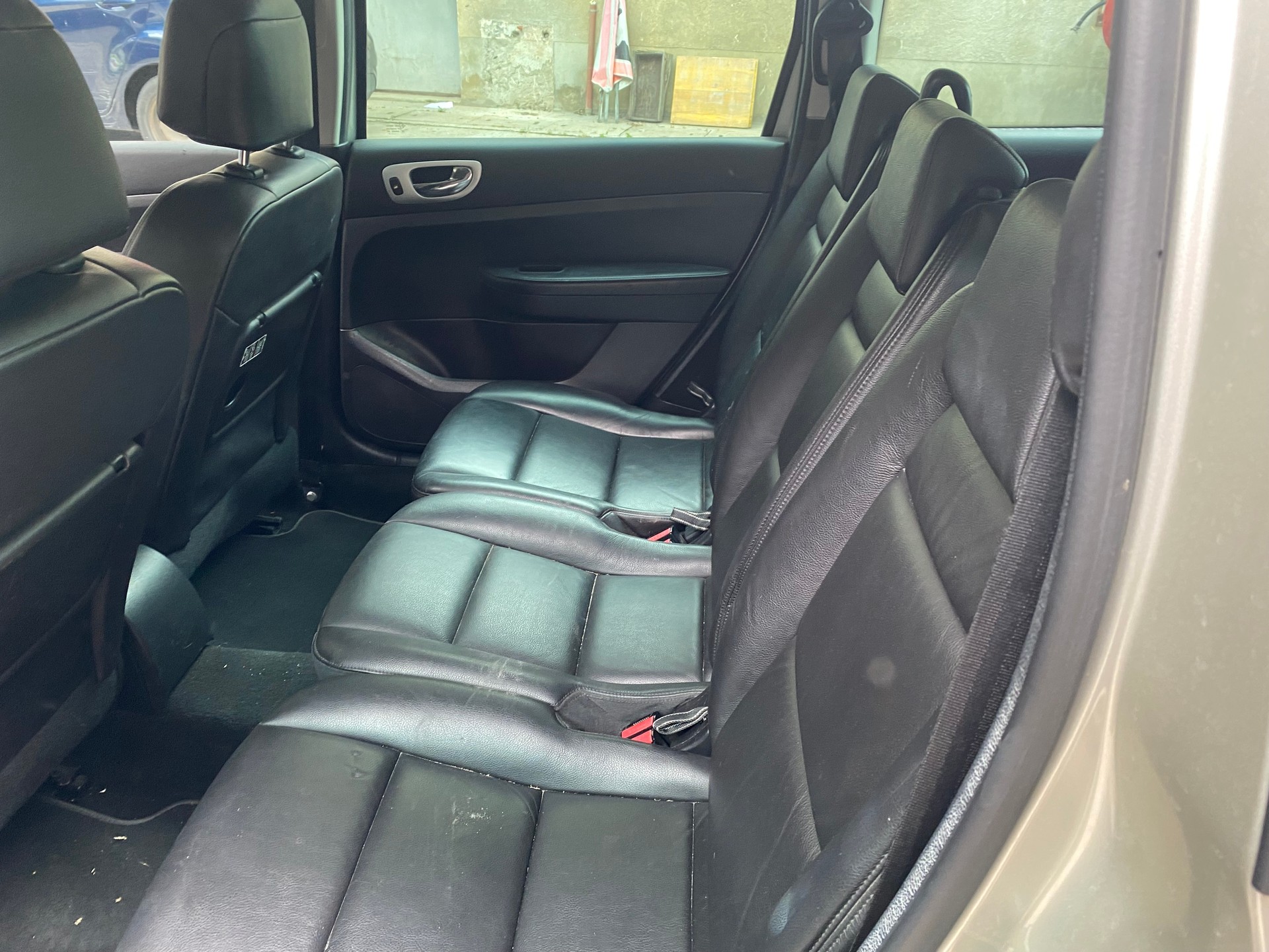 PEUGEOT 307 SW 2.0 HDI Premium-image-6