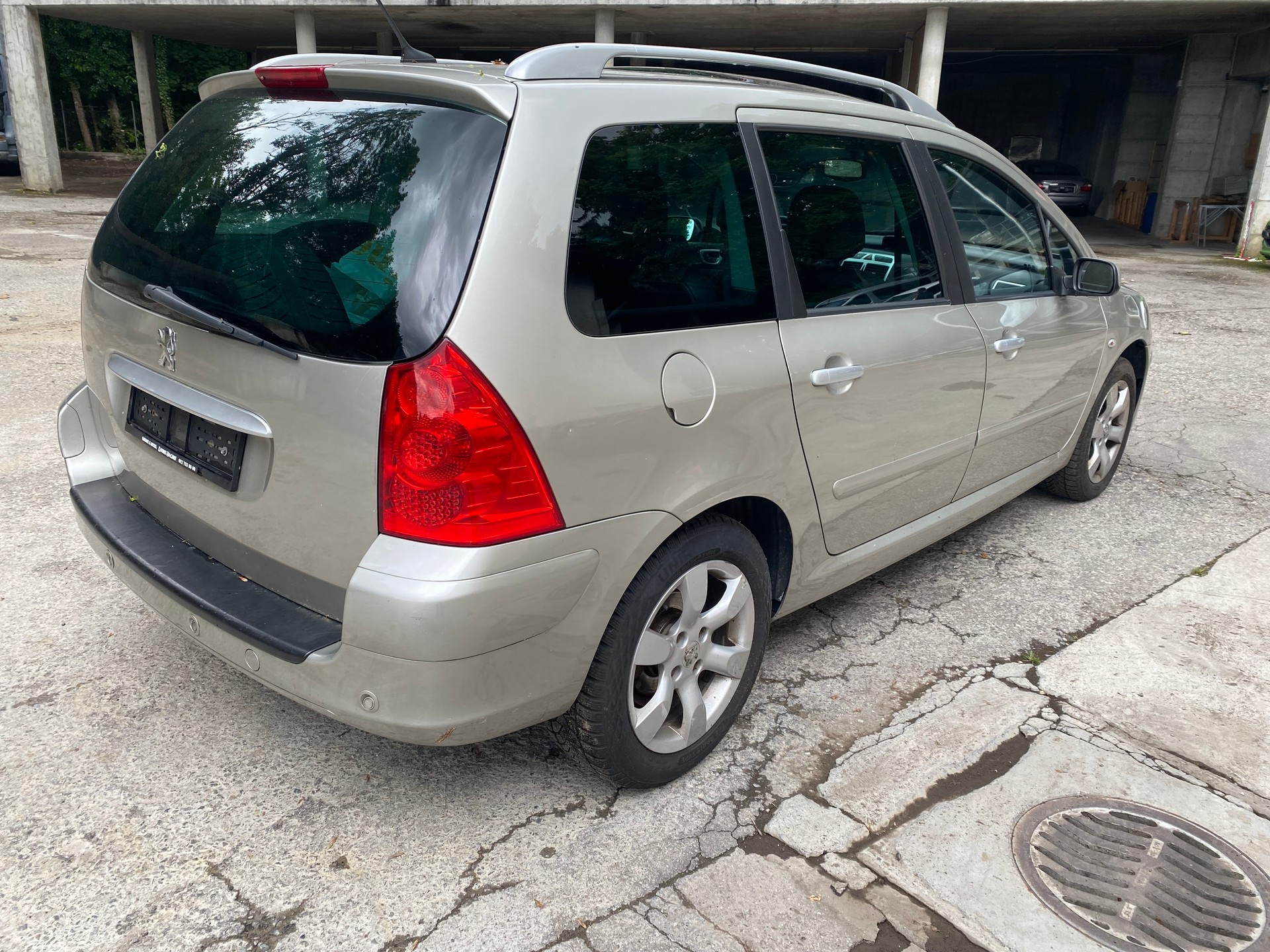 PEUGEOT 307 SW 2.0 HDI Premium-image-2