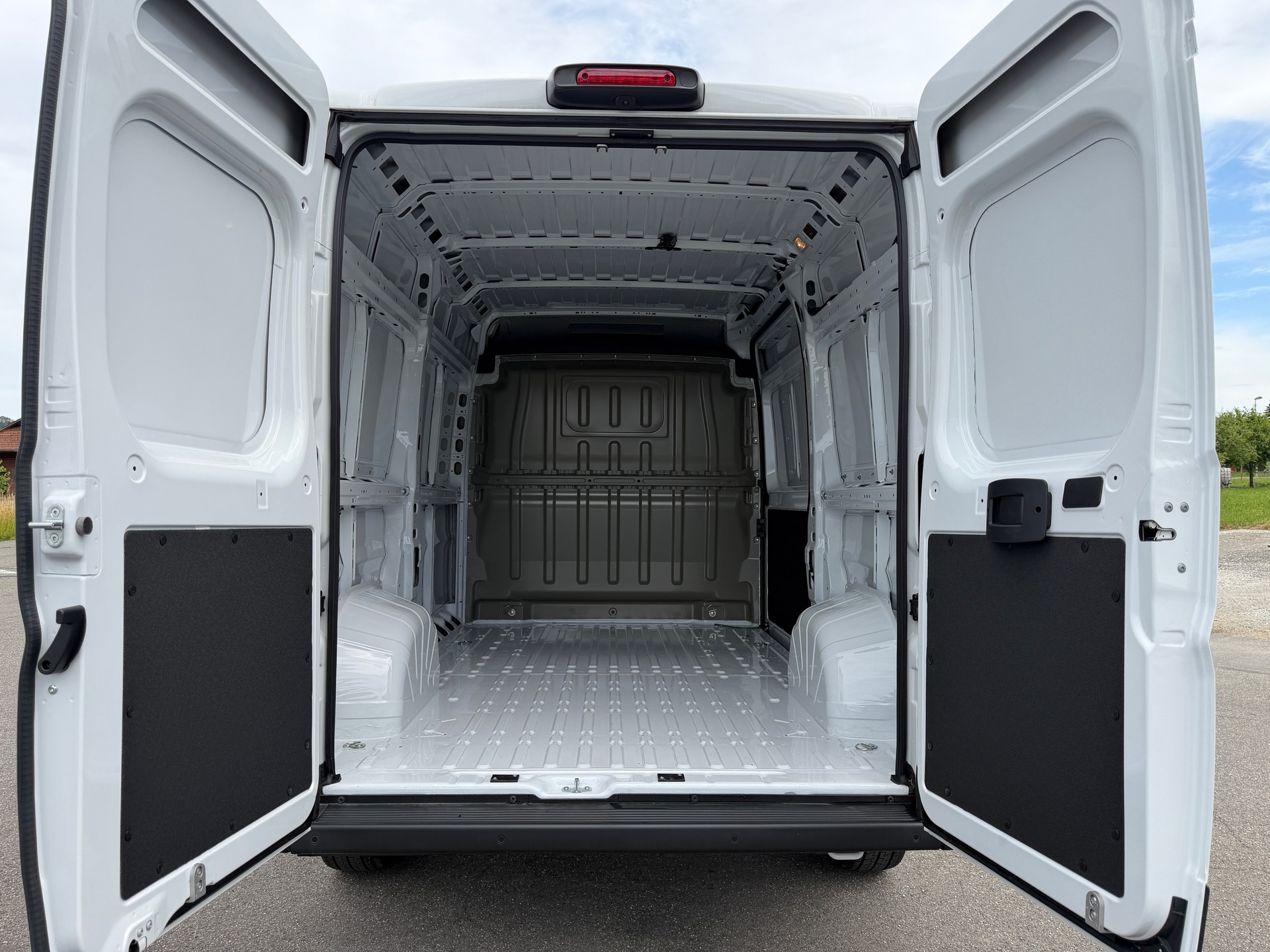 CITROEN Jumper 33 2.2 BlueHDi 140 L2H2-image-10