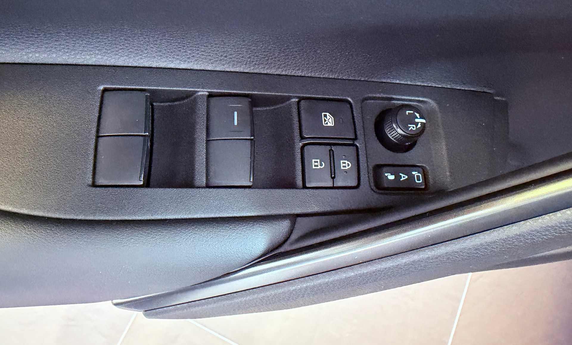 TOYOTA Corolla Cross 1.8 Trend e-CVT-image-19