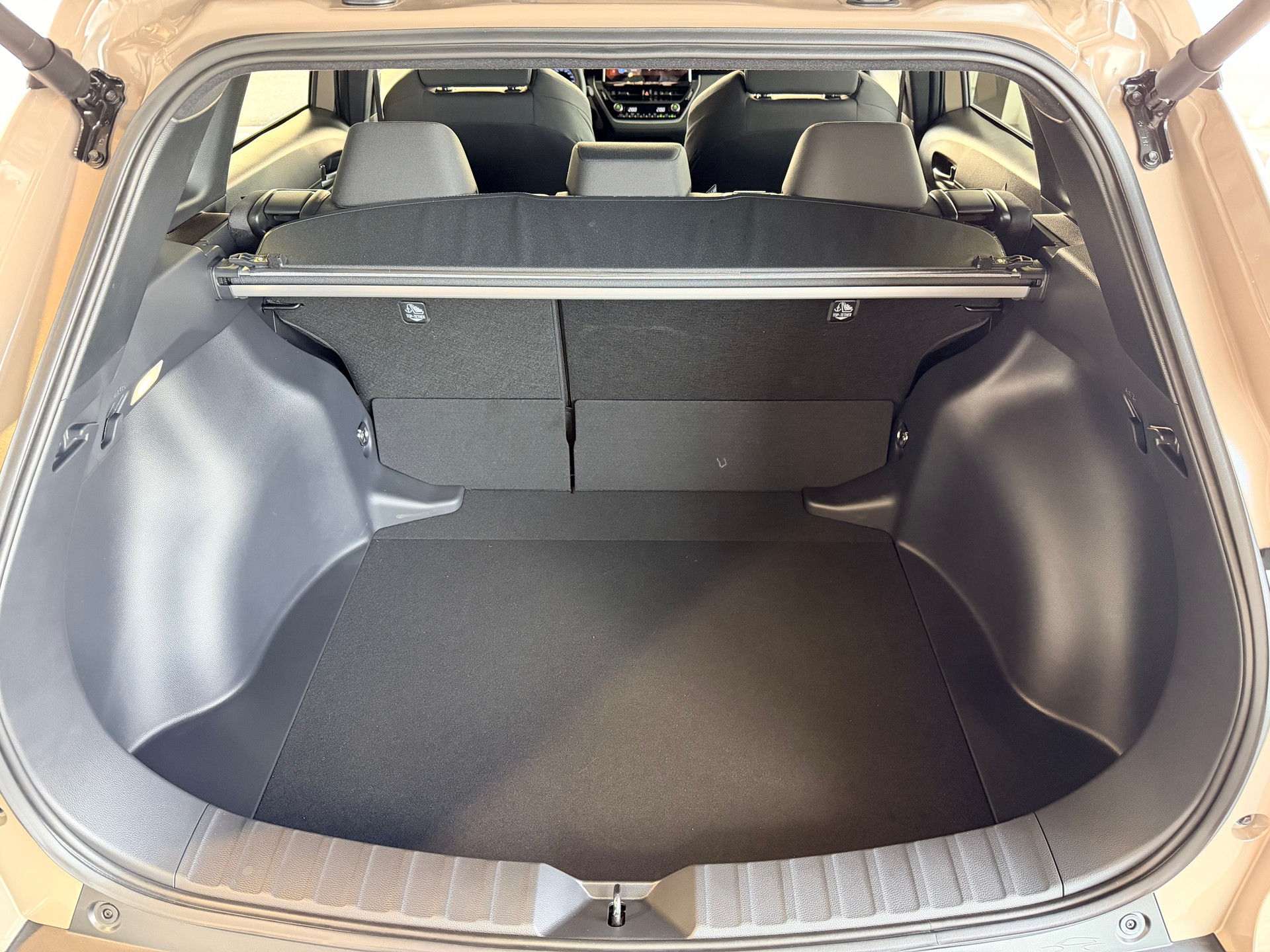 TOYOTA Corolla Cross 1.8 Trend e-CVT-image-9