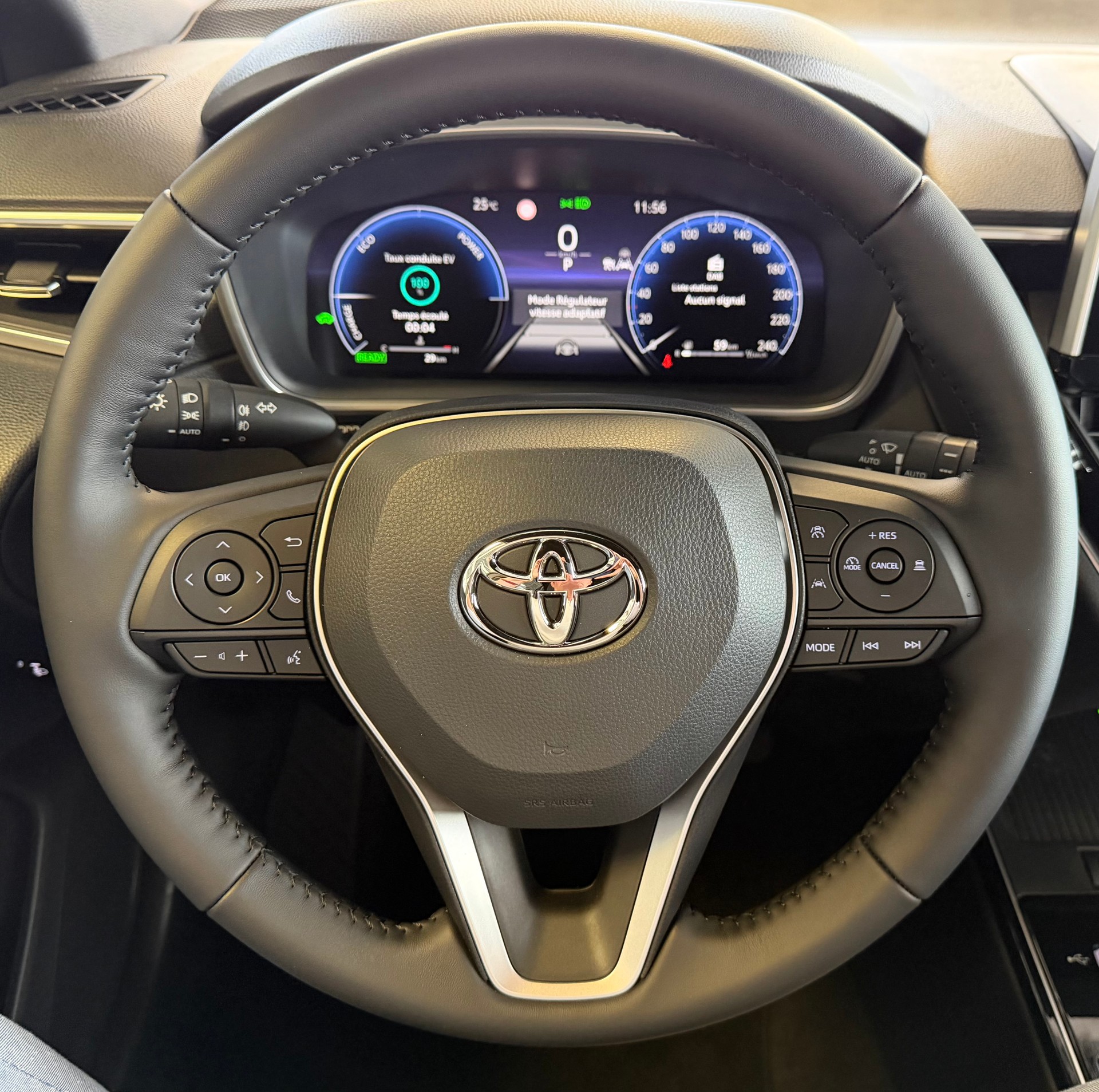 TOYOTA Corolla Cross 1.8 Trend e-CVT-image-15
