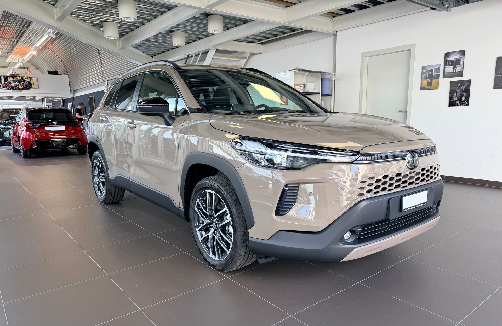 TOYOTA Corolla Cross 1.8 Trend e-CVT-image-2