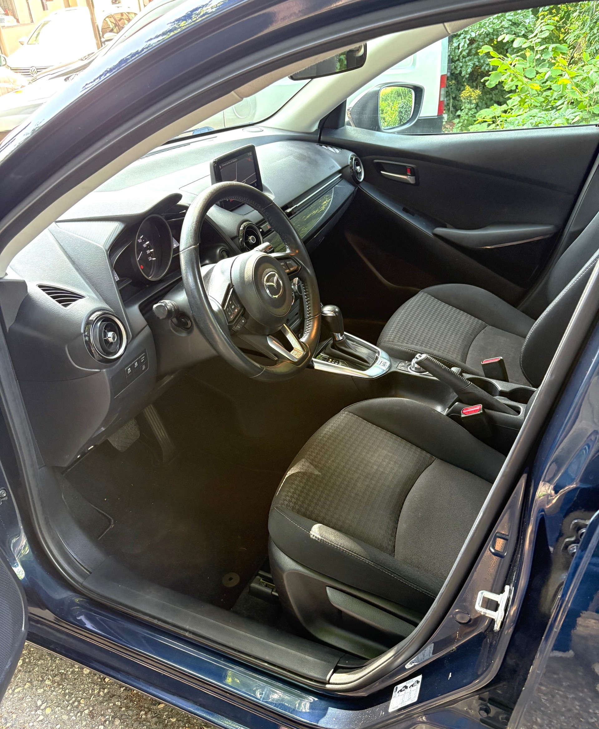 MAZDA 2 SKYACTIV-G 90 Ambition Plus Automat-image-9