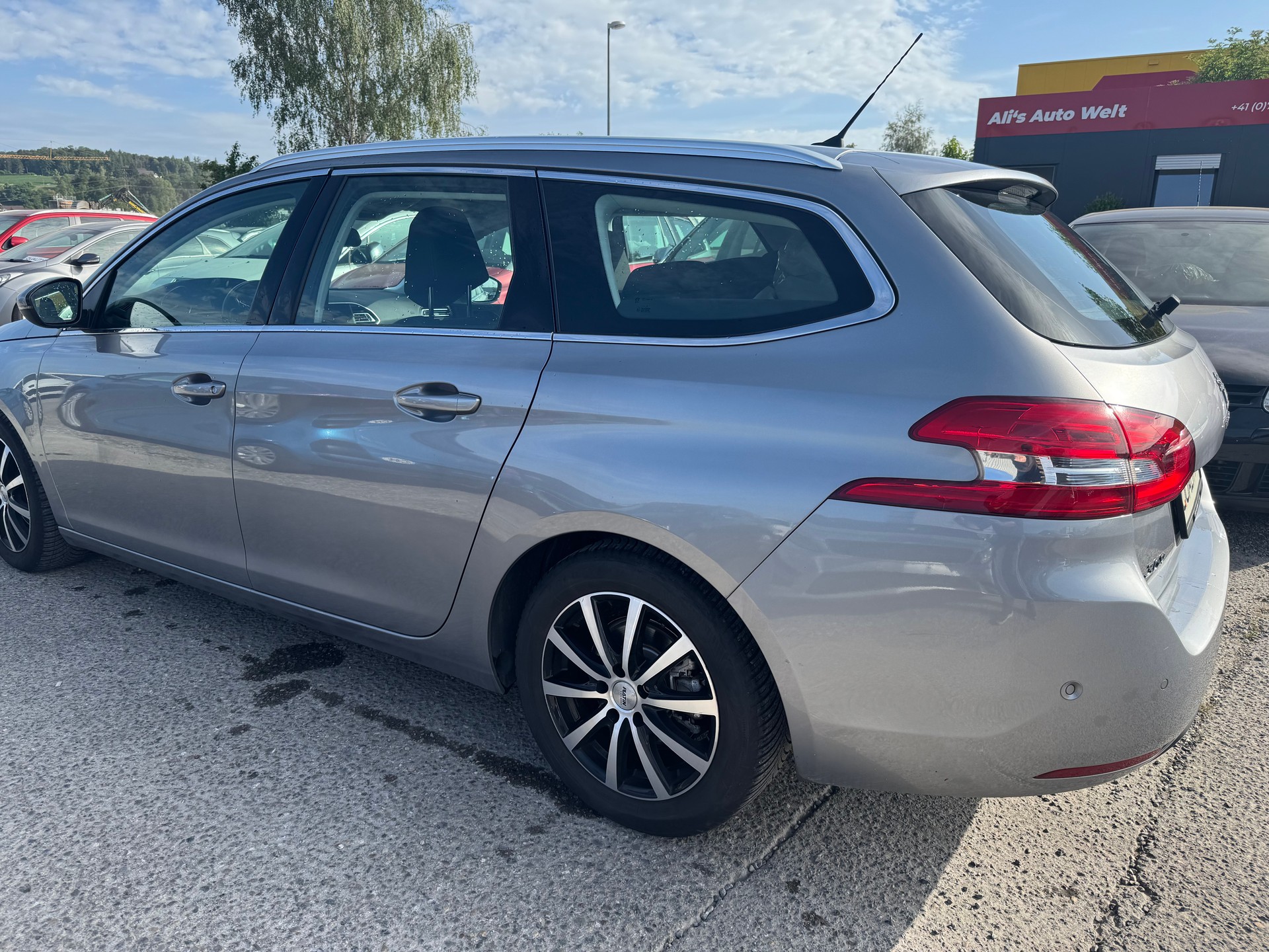PEUGEOT 308 SW 1.5 BlueHDI Tech Edition EAT8-image-4