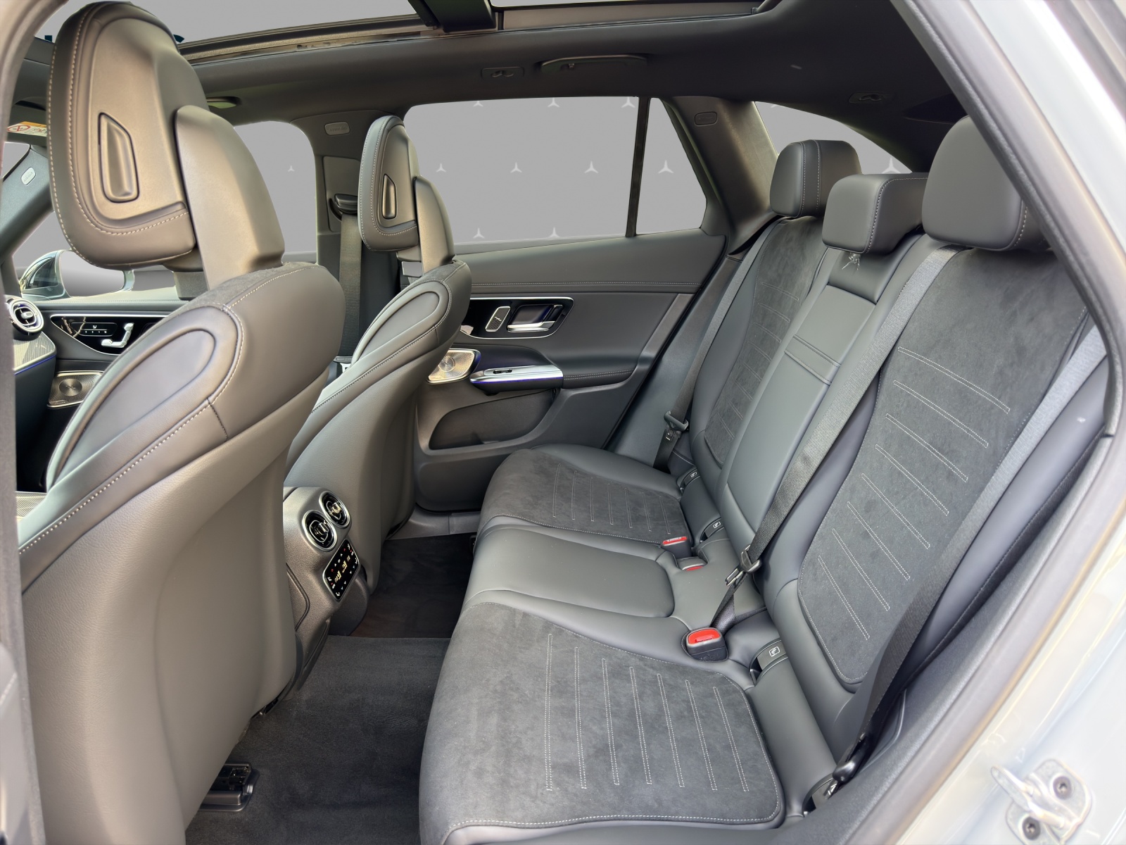 MERCEDES-BENZ GLC 220 d 4Matic 9G-Tronic-image-13