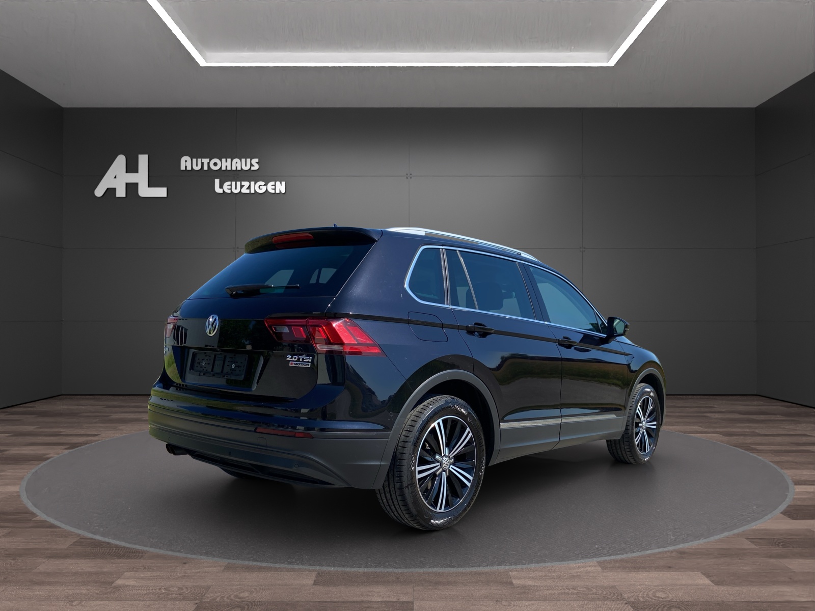 VW Tiguan 2.0TSI Comfortline 4Motion DSG-image-4