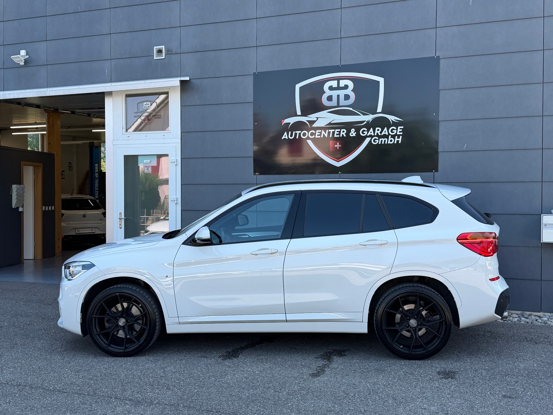 BMW X1 xDrive 25i M Sport Steptronic-image-3