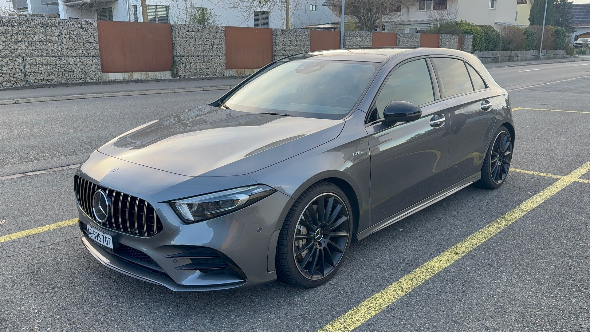 MERCEDES-BENZ A 35 AMG 4Matic Speedshift-image-1