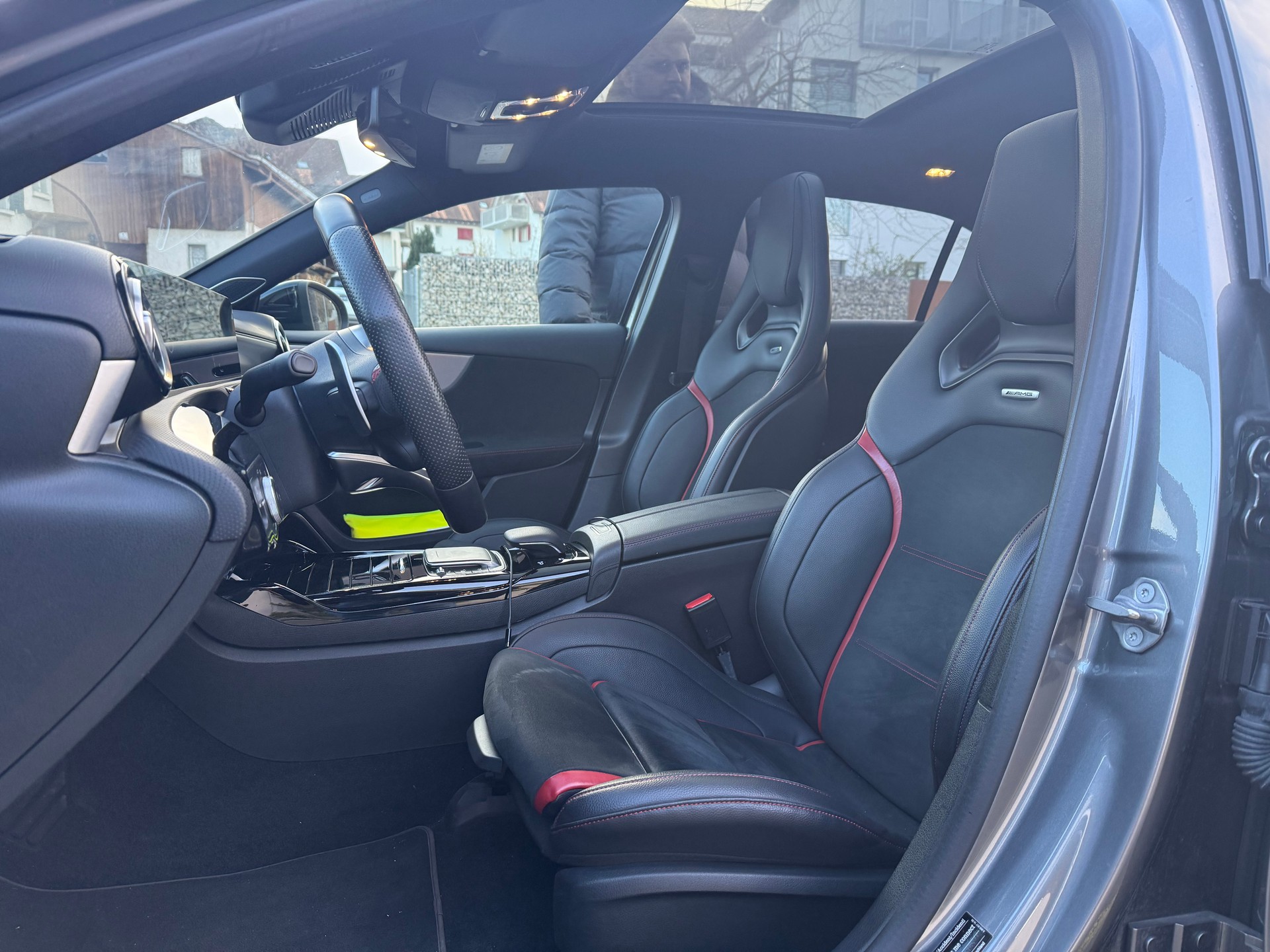 MERCEDES-BENZ A 35 AMG 4Matic Speedshift-image-2