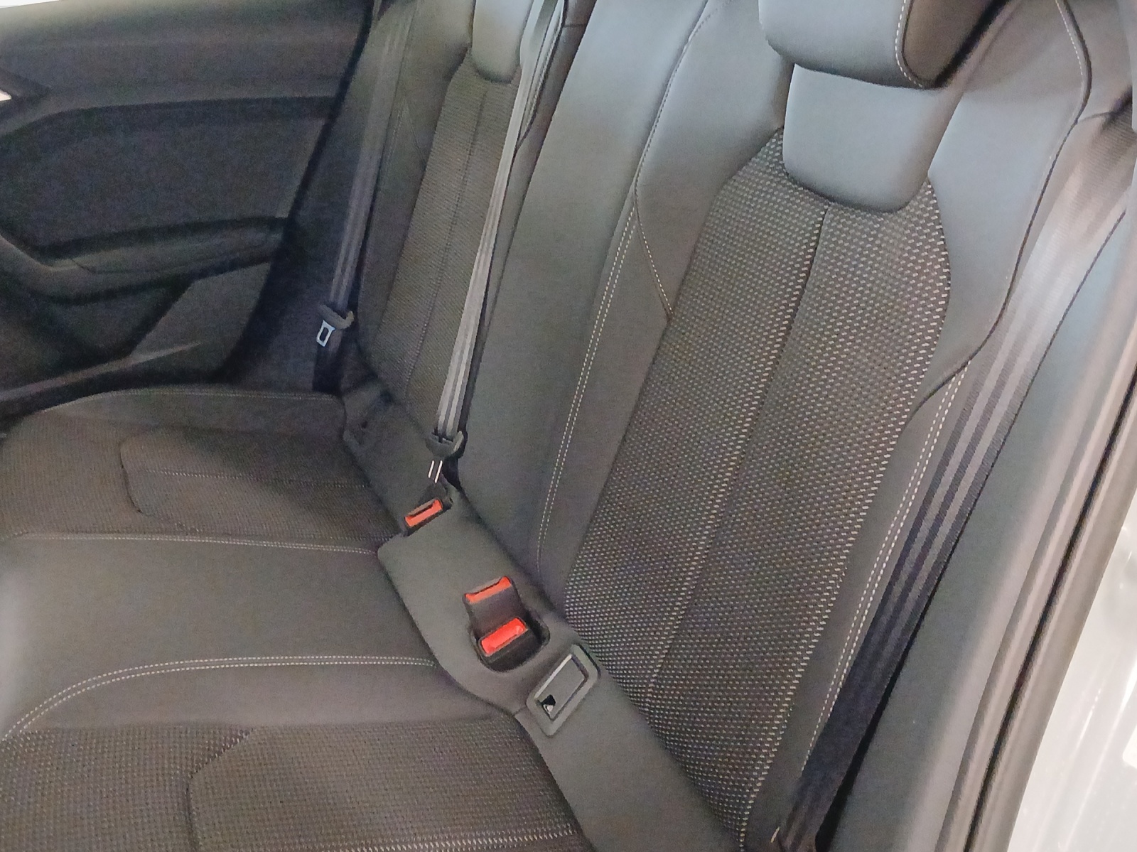 AUDI A1 Sportback 35 TFSI S Line S-tronic-image-11
