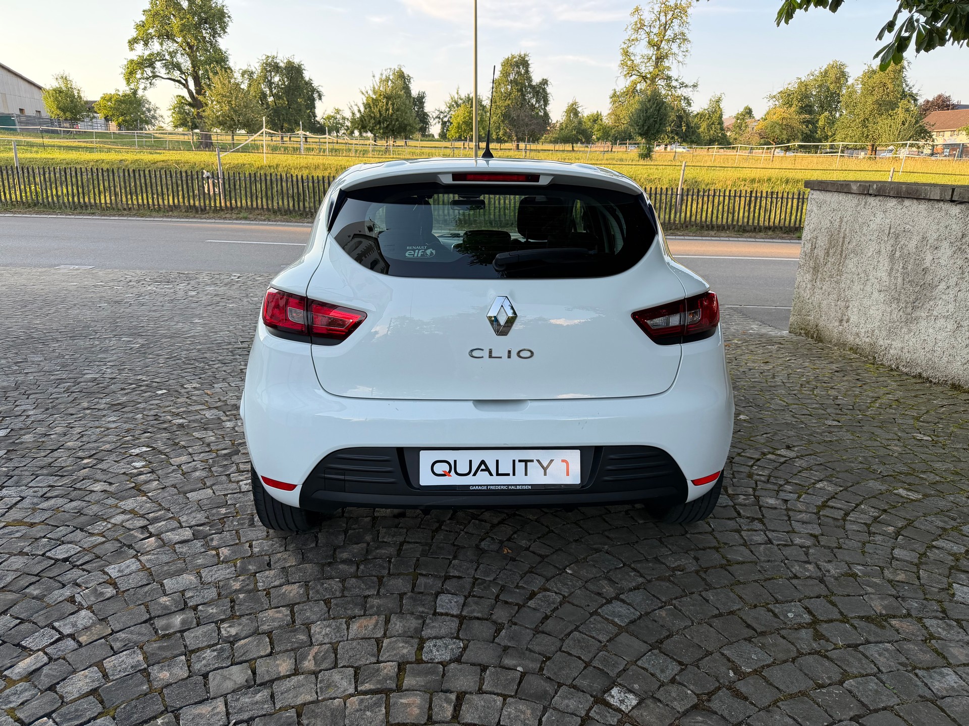 RENAULT Clio 1.2 16V Life / Service gepflegt / 36 Monate Garantie exklusive / Tempomat / 8 Fach-image-5
