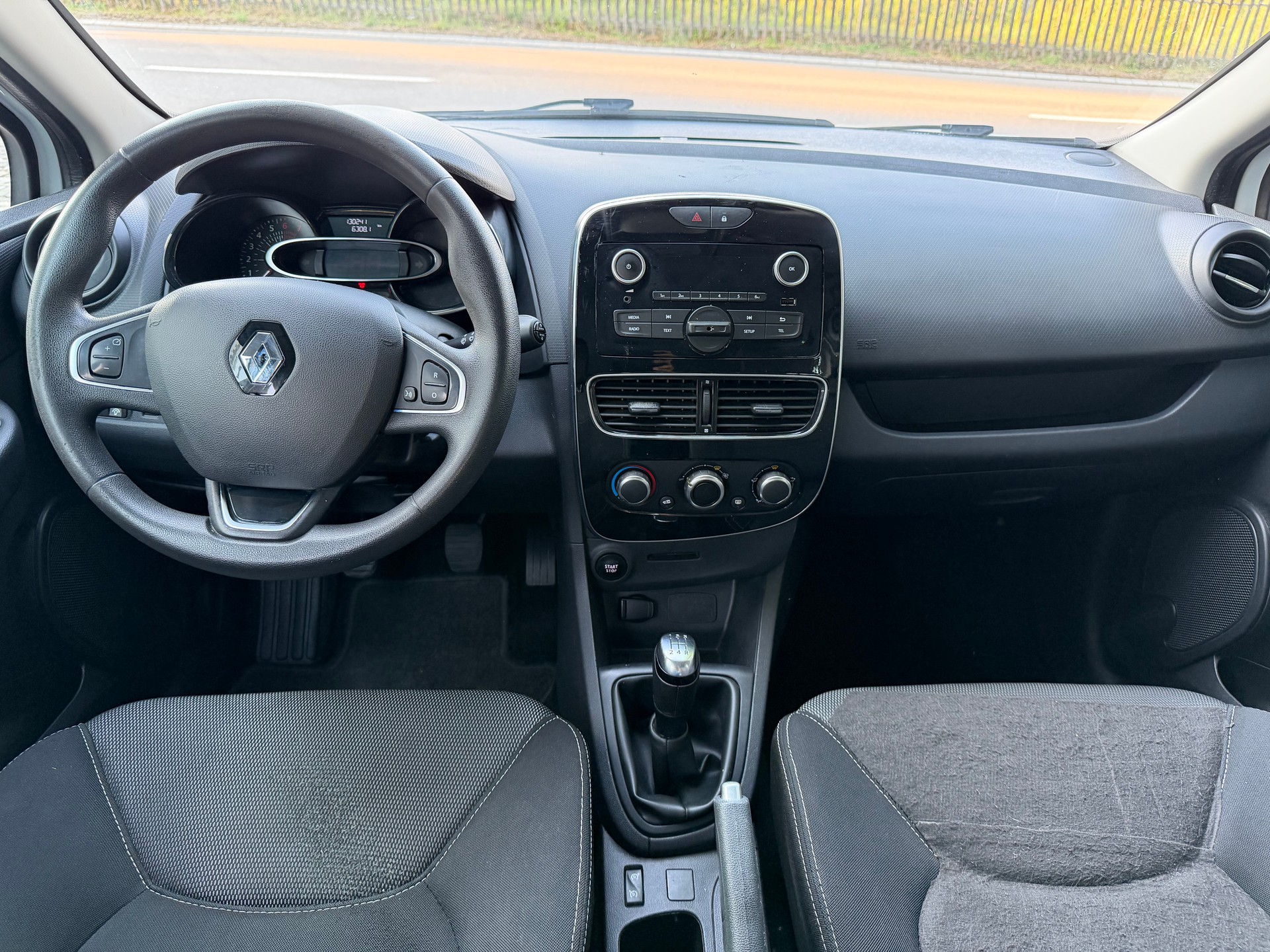 RENAULT Clio 1.2 16V Life / Service gepflegt / 36 Monate Garantie exklusive / Tempomat / 8 Fach-image-12