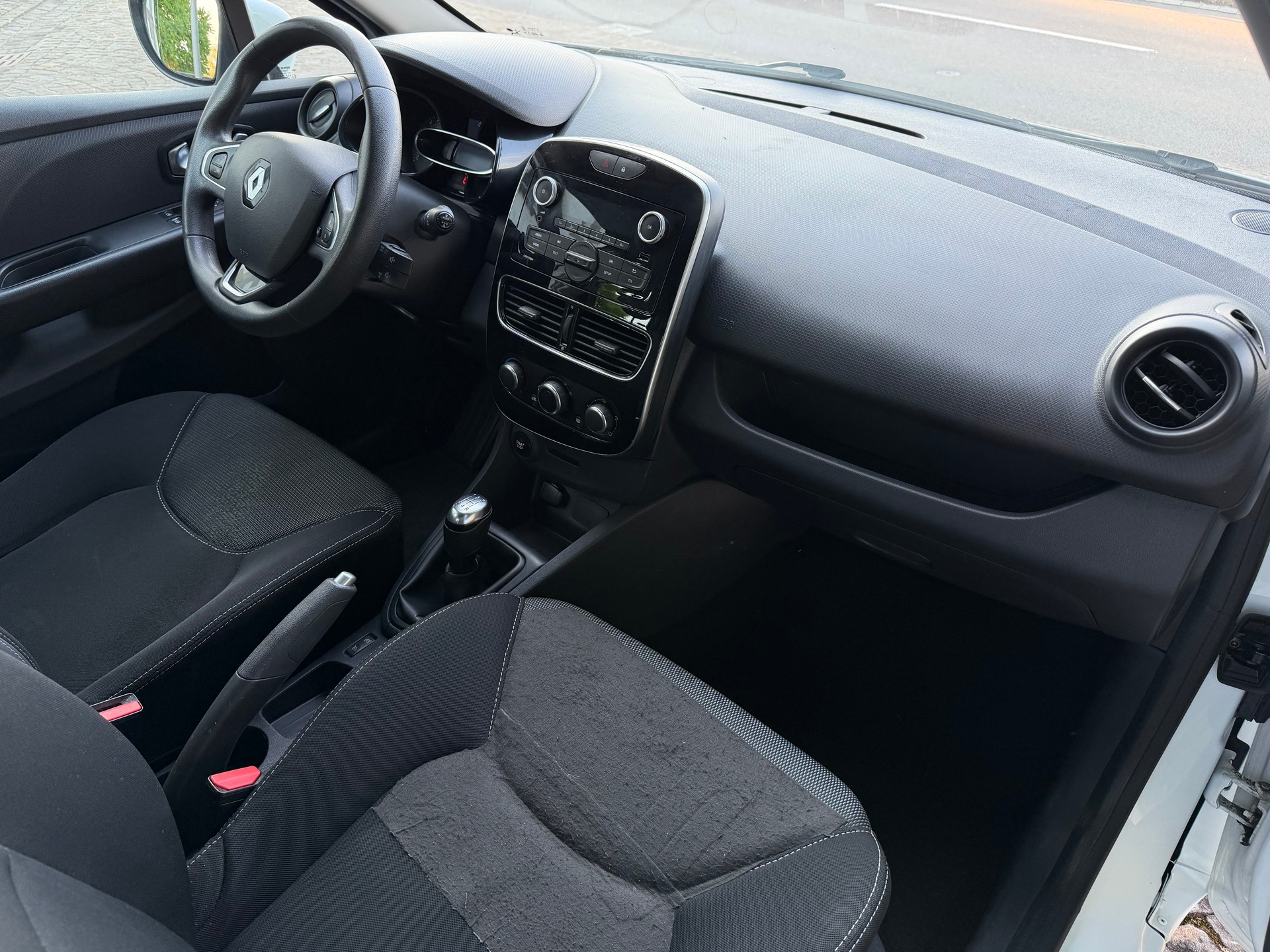 RENAULT Clio 1.2 16V Life / Service gepflegt / 36 Monate Garantie exklusive / Tempomat / 8 Fach-image-11