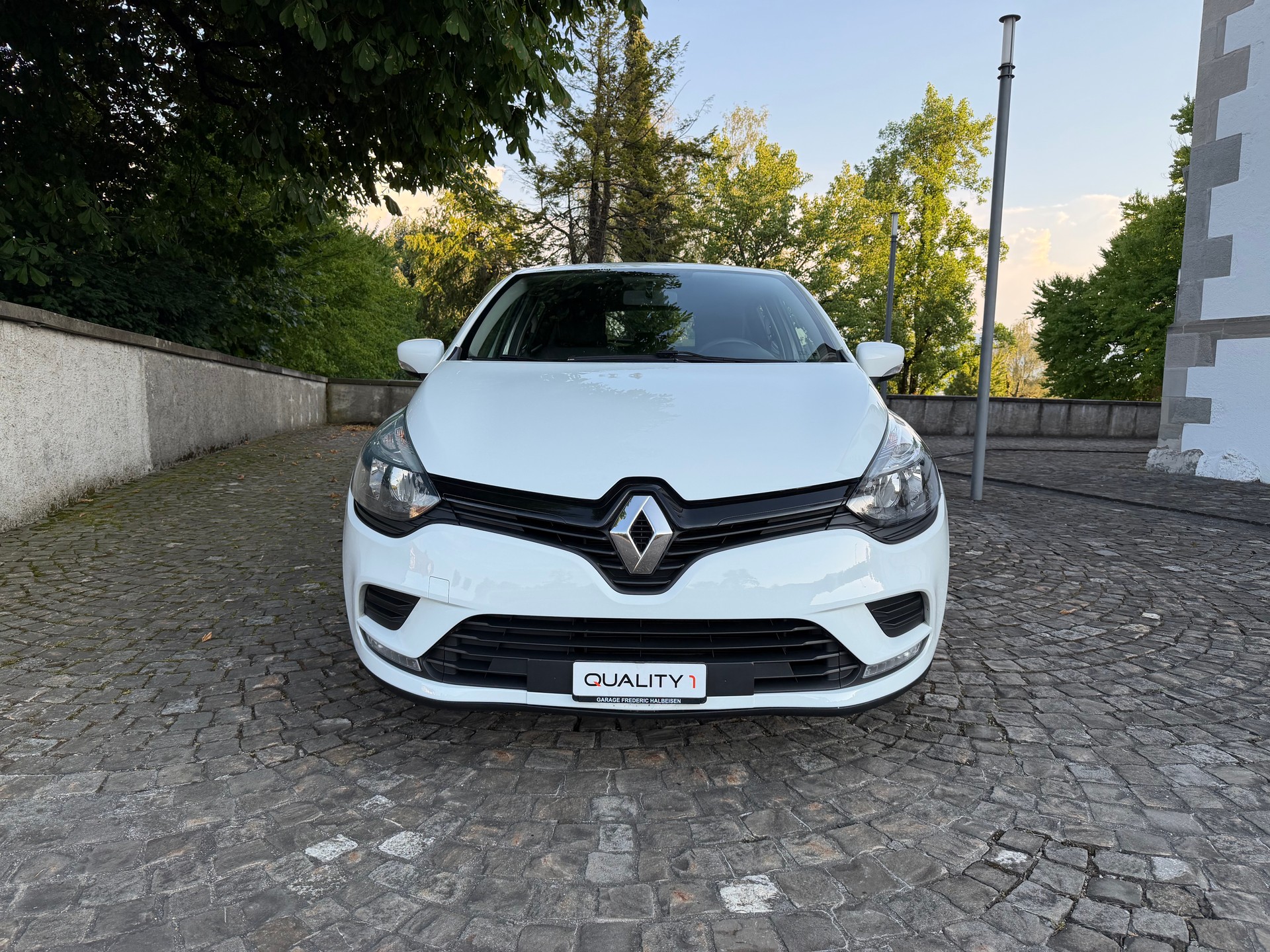 RENAULT Clio 1.2 16V Life / Service gepflegt / 36 Monate Garantie exklusive / Tempomat / 8 Fach-image-1
