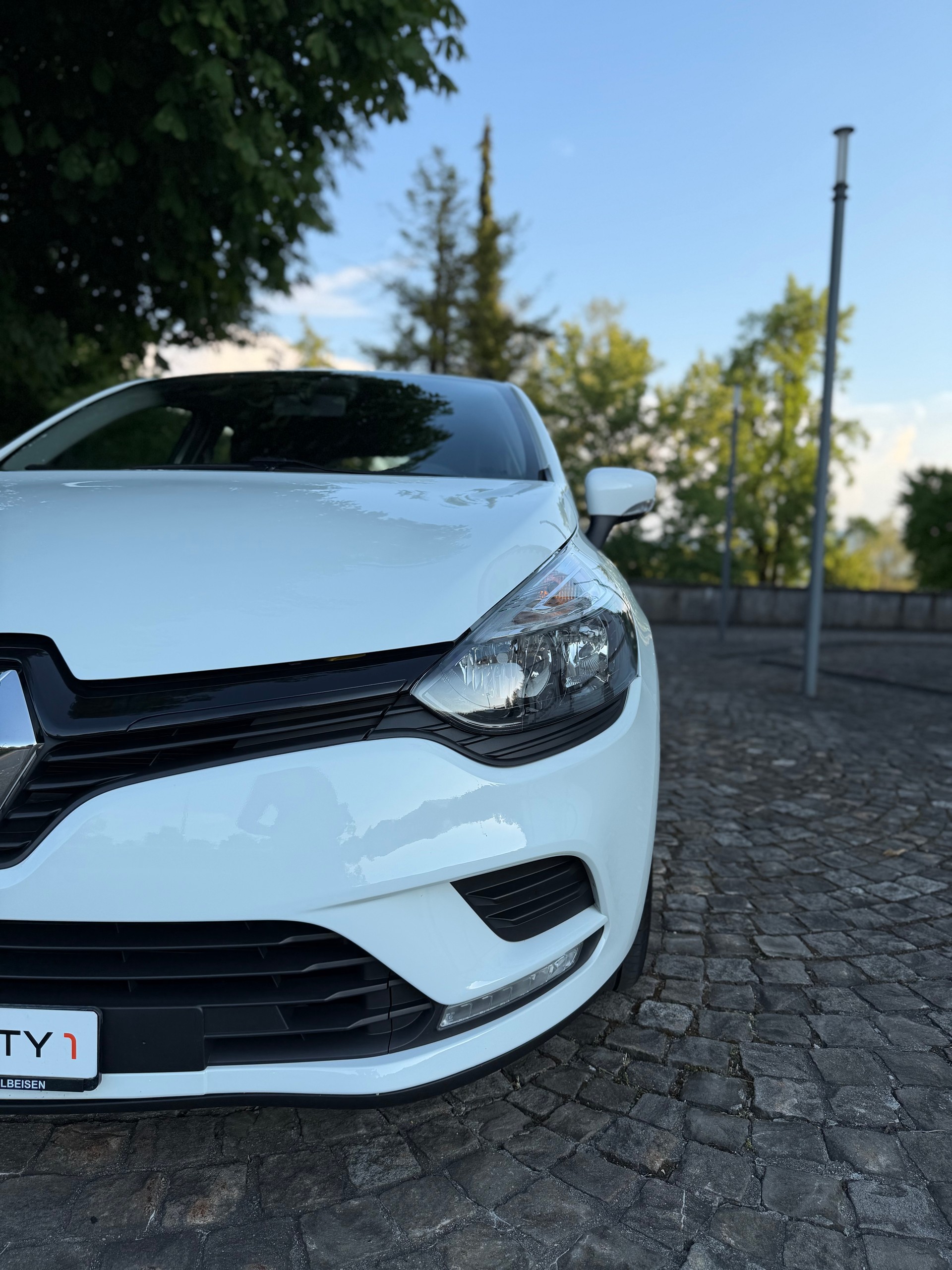 RENAULT Clio 1.2 16V Life / Service gepflegt / 36 Monate Garantie exklusive / Tempomat / 8 Fach-image-9