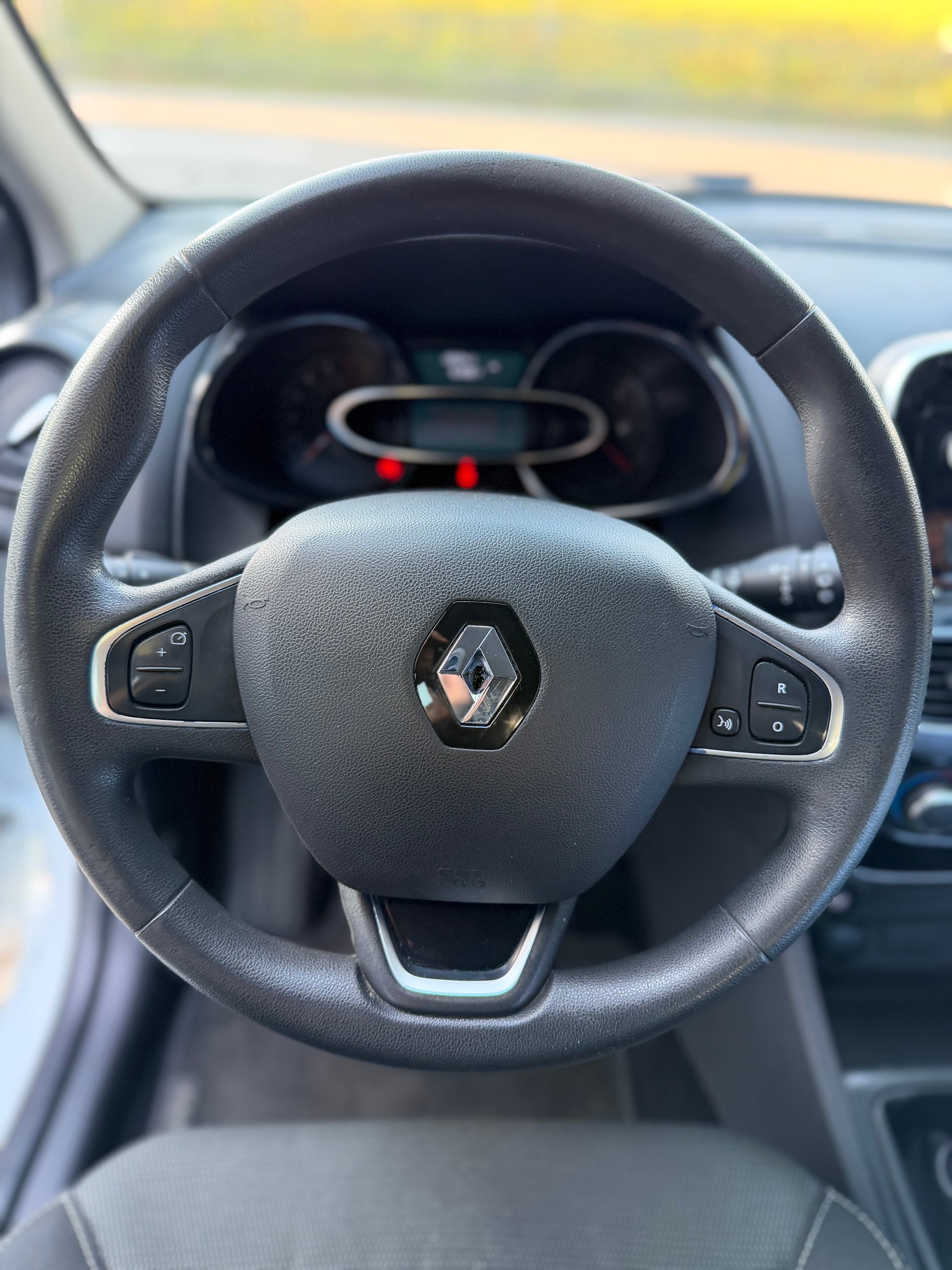 RENAULT Clio 1.2 16V Life / Service gepflegt / 36 Monate Garantie exklusive / Tempomat / 8 Fach-image-14