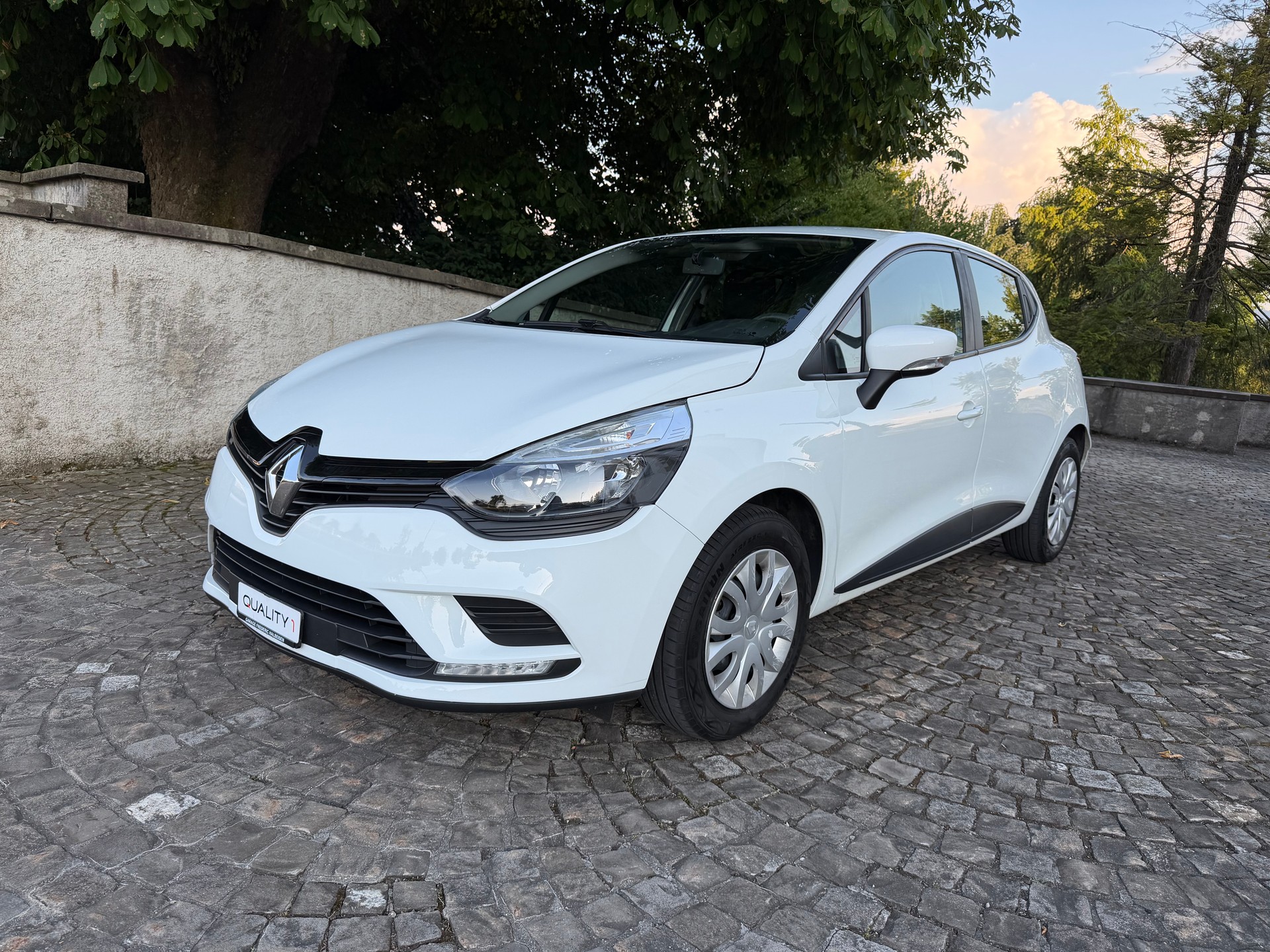 RENAULT Clio 1.2 16V Life / Service gepflegt / 36 Monate Garantie exklusive / Tempomat / 8 Fach-image-0
