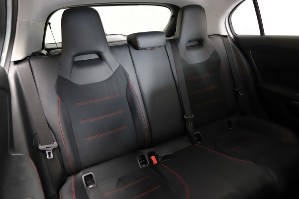 MERCEDES-BENZ A 250 AMG Line-image-10