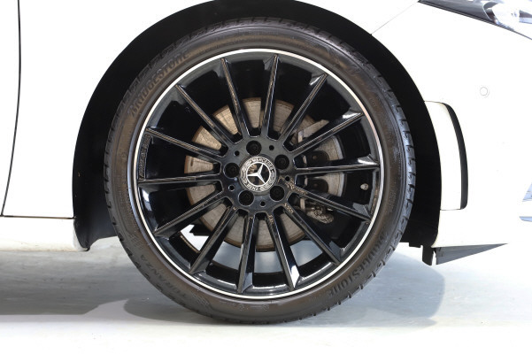 MERCEDES-BENZ A 250 AMG Line-image-12