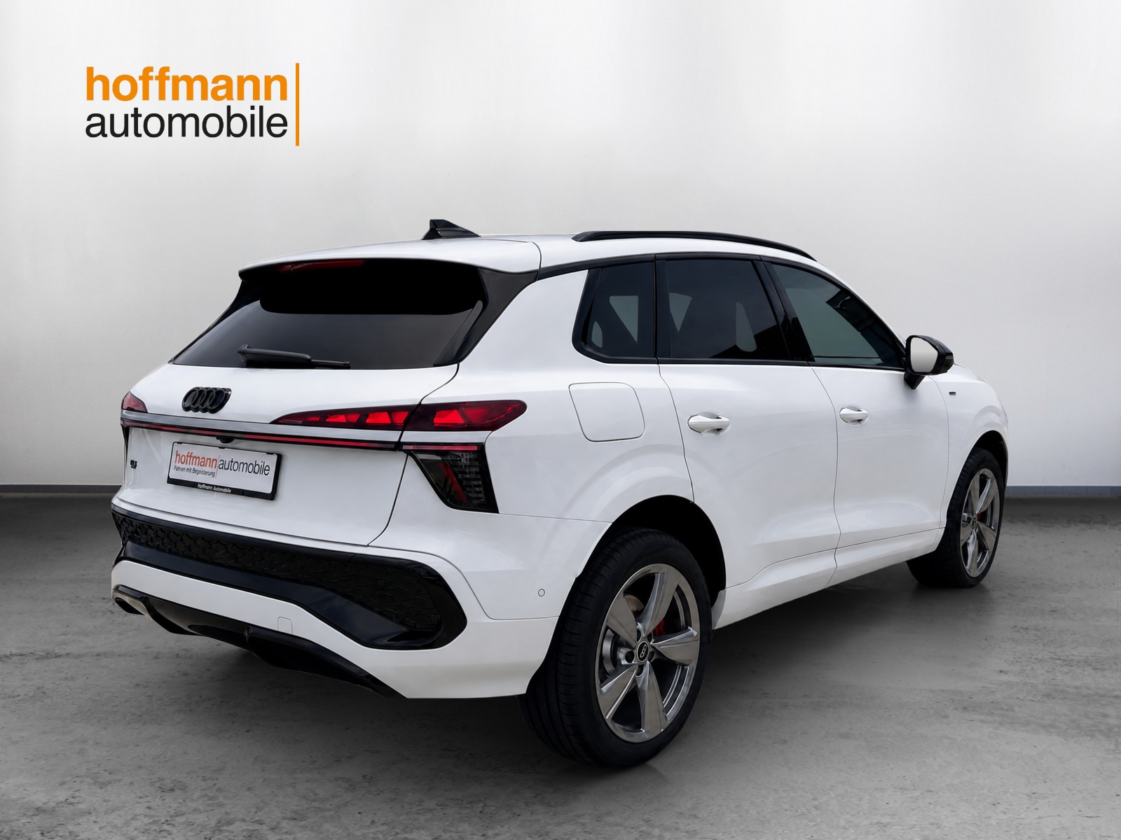 AUDI Q3 SUV e-hybrid 200 kW S tronig-showroom-element-3