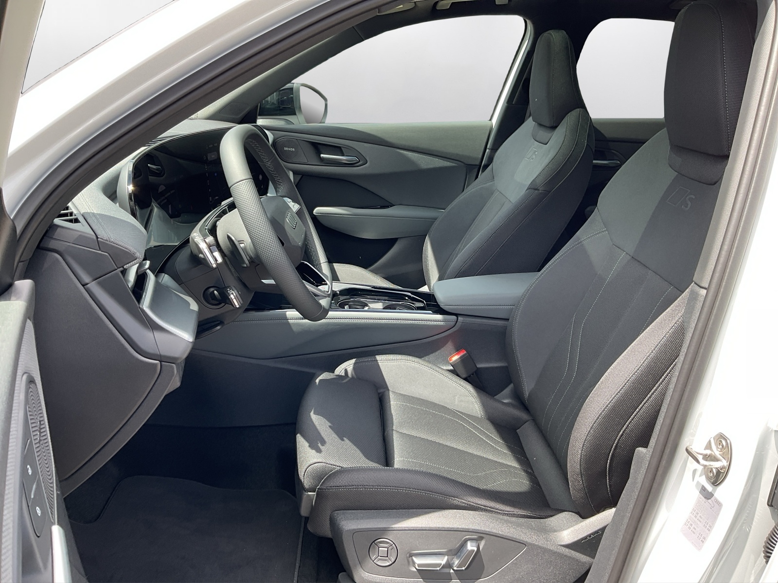 AUDI Q3 SUV e-hybrid 200 kW S tronig-image-9