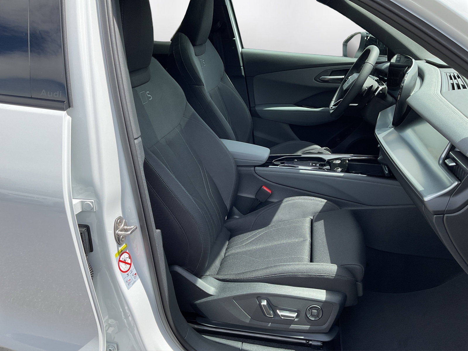 AUDI Q3 SUV e-hybrid 200 kW S tronig-image-13