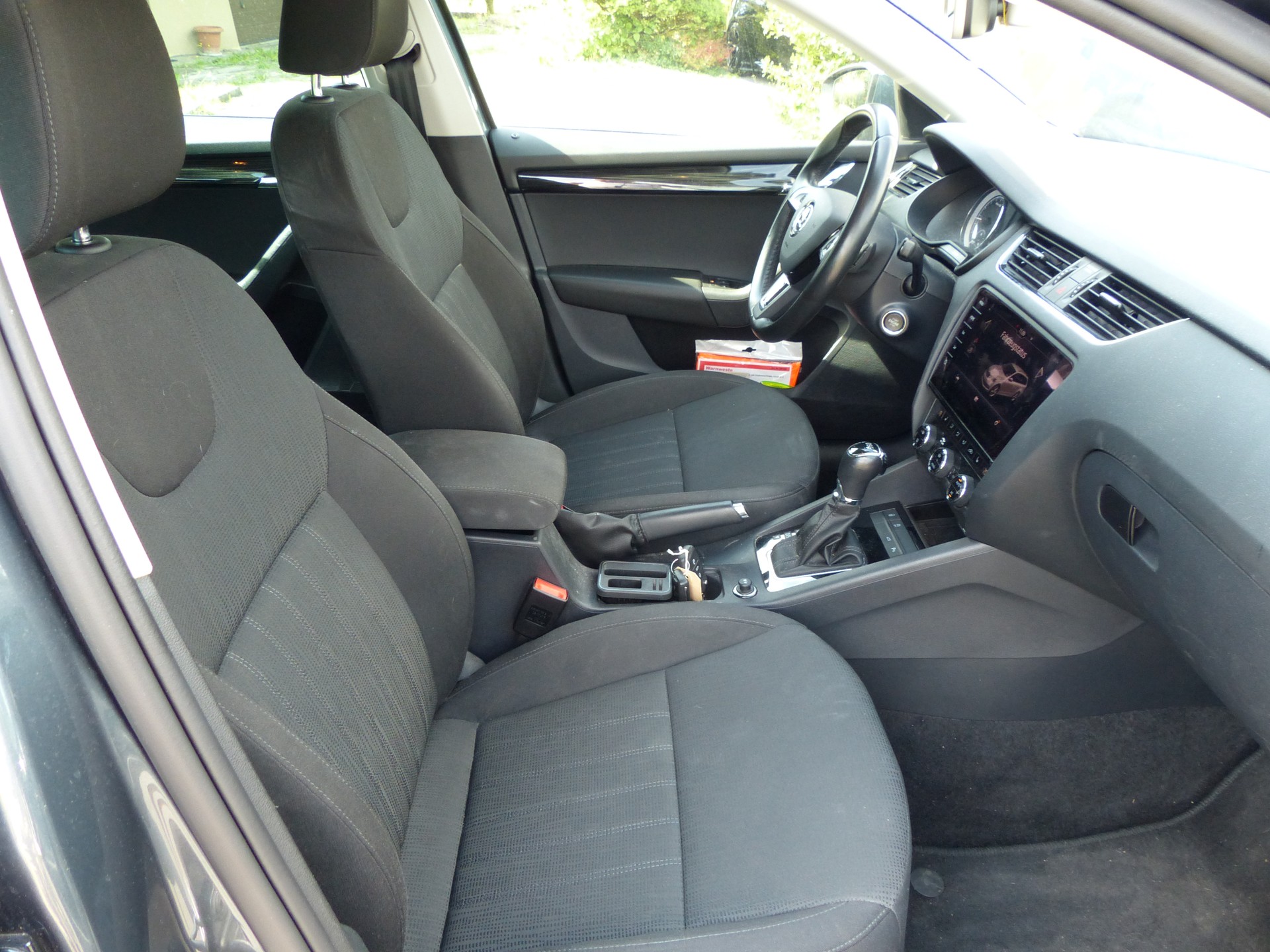 SKODA Octavia Combi 2.0 TDI Style DSG-image-15