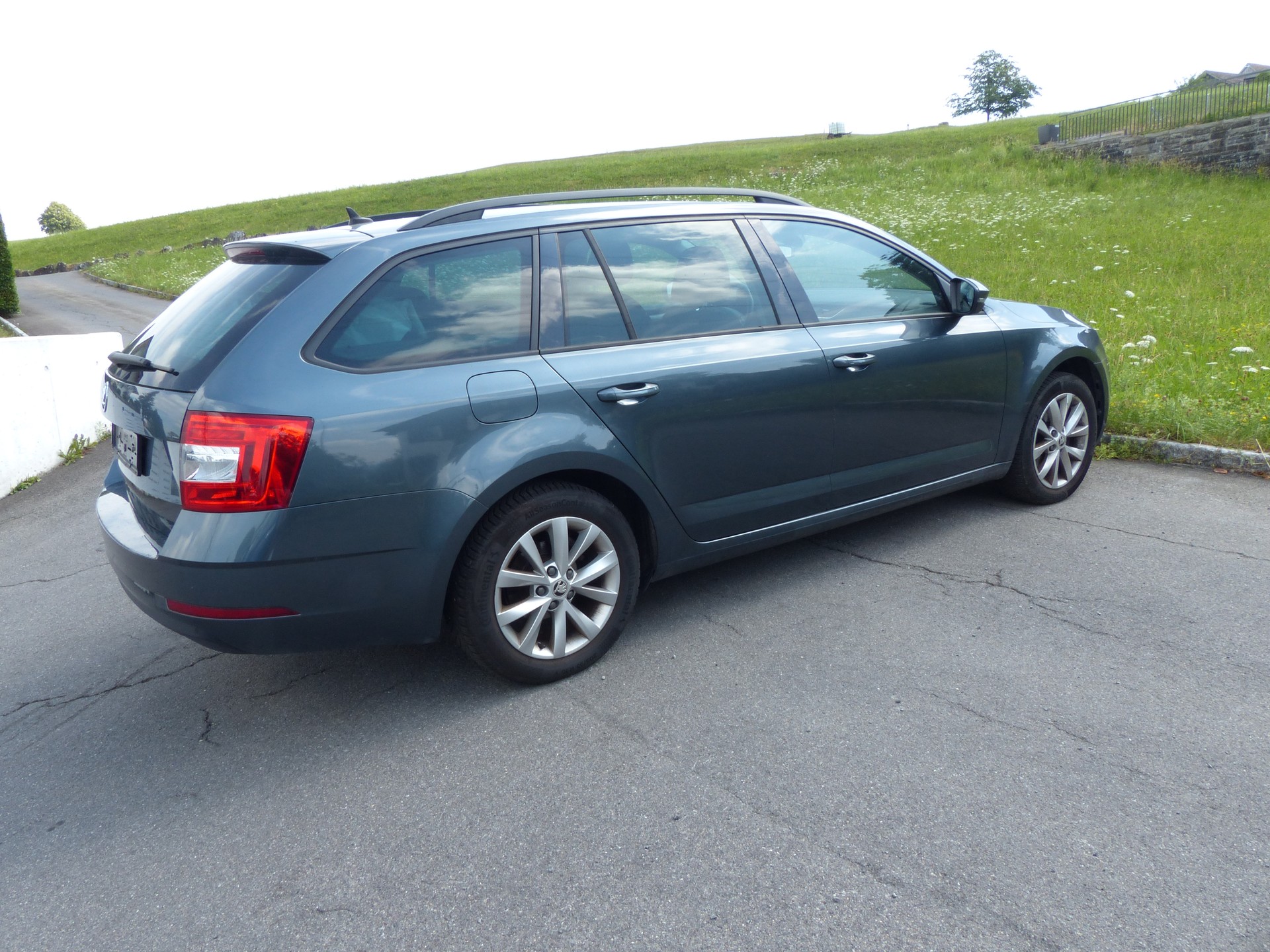SKODA Octavia Combi 2.0 TDI Style DSG-image-7