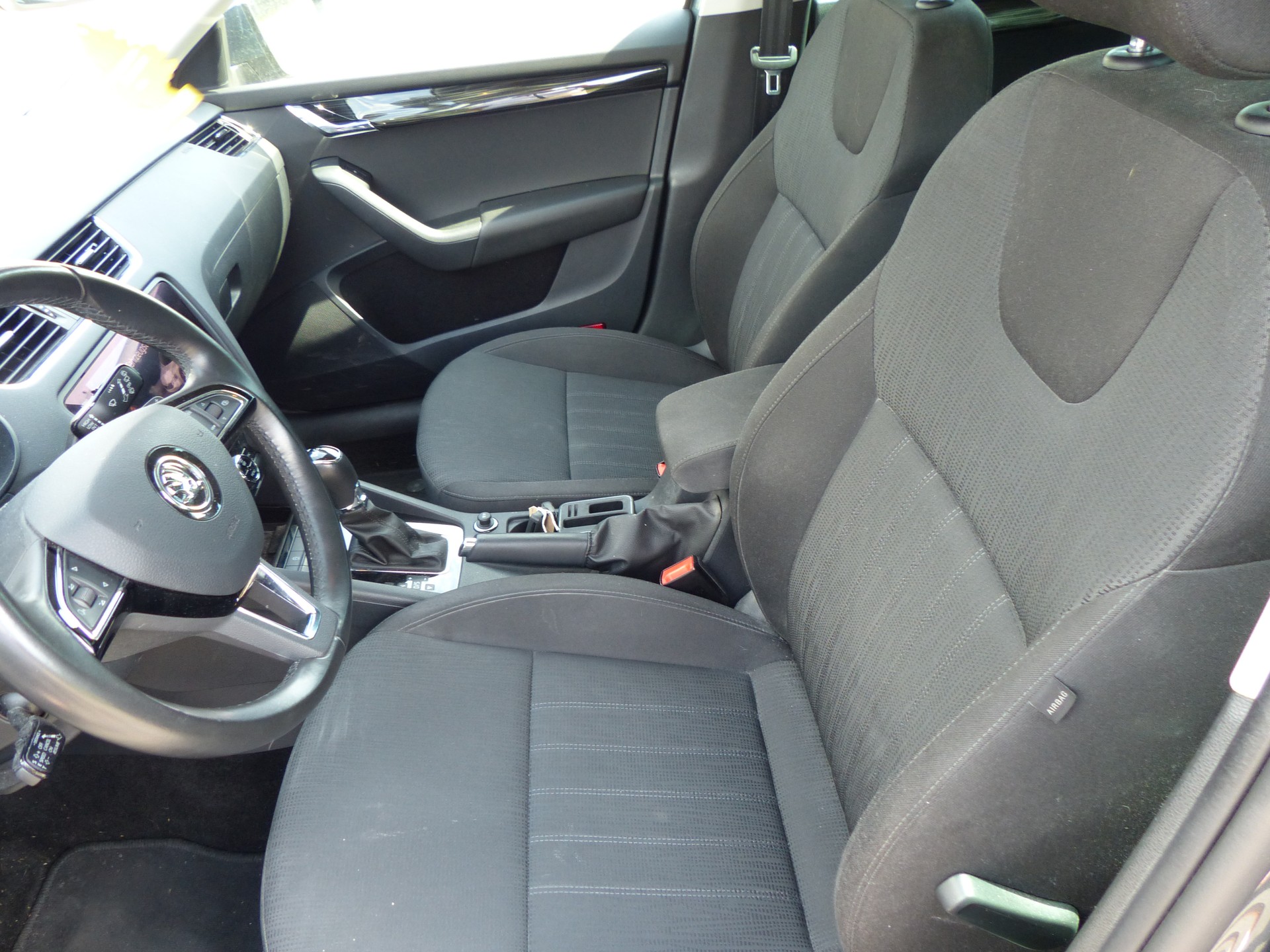 SKODA Octavia Combi 2.0 TDI Style DSG-image-19